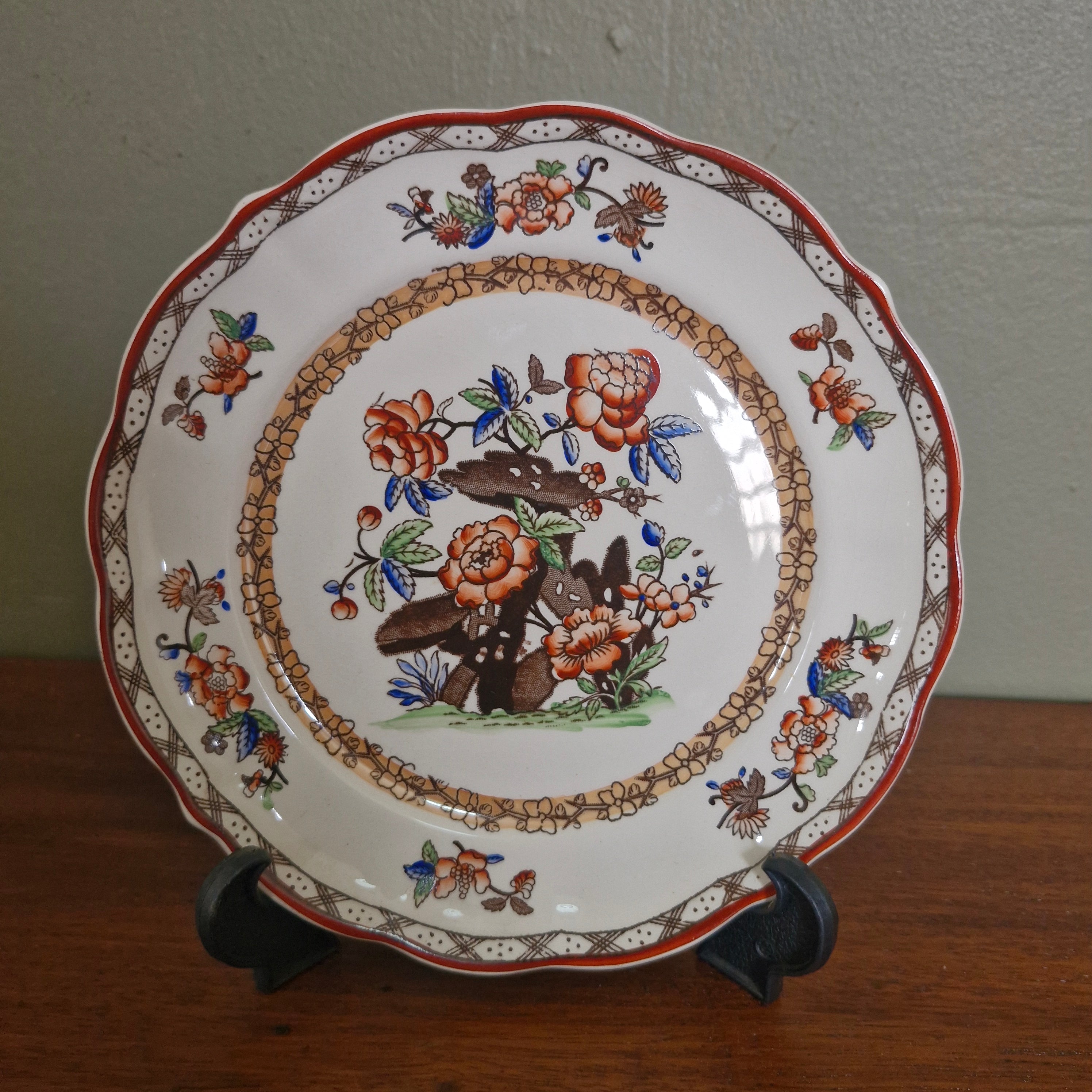 Prato decorativo porcelana com decoração floral 