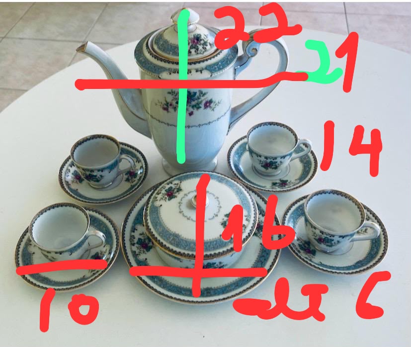 Antigo Jogo de Café Porcelana Japonesa com detalhes azuis e motivo floral 
