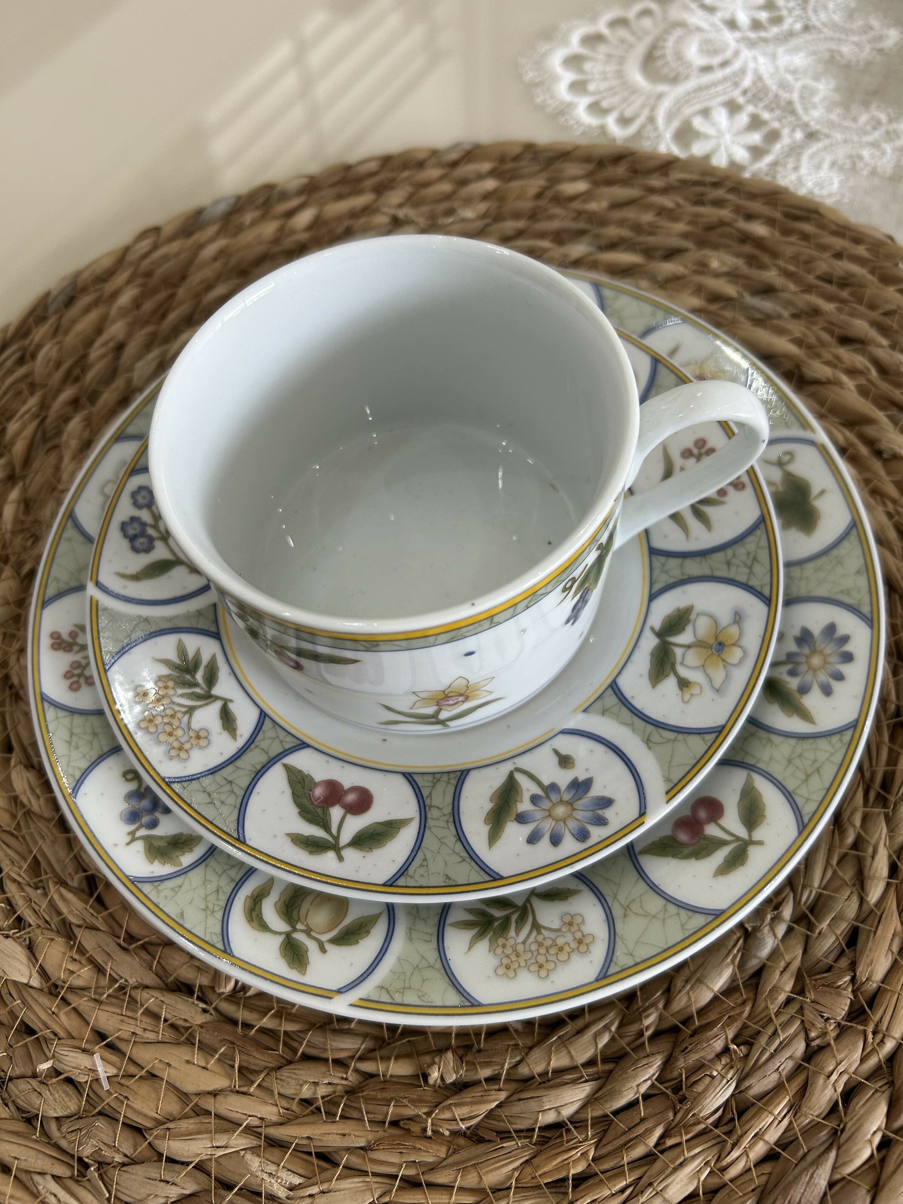 Conjunto de 5 trios de chá em porcelana