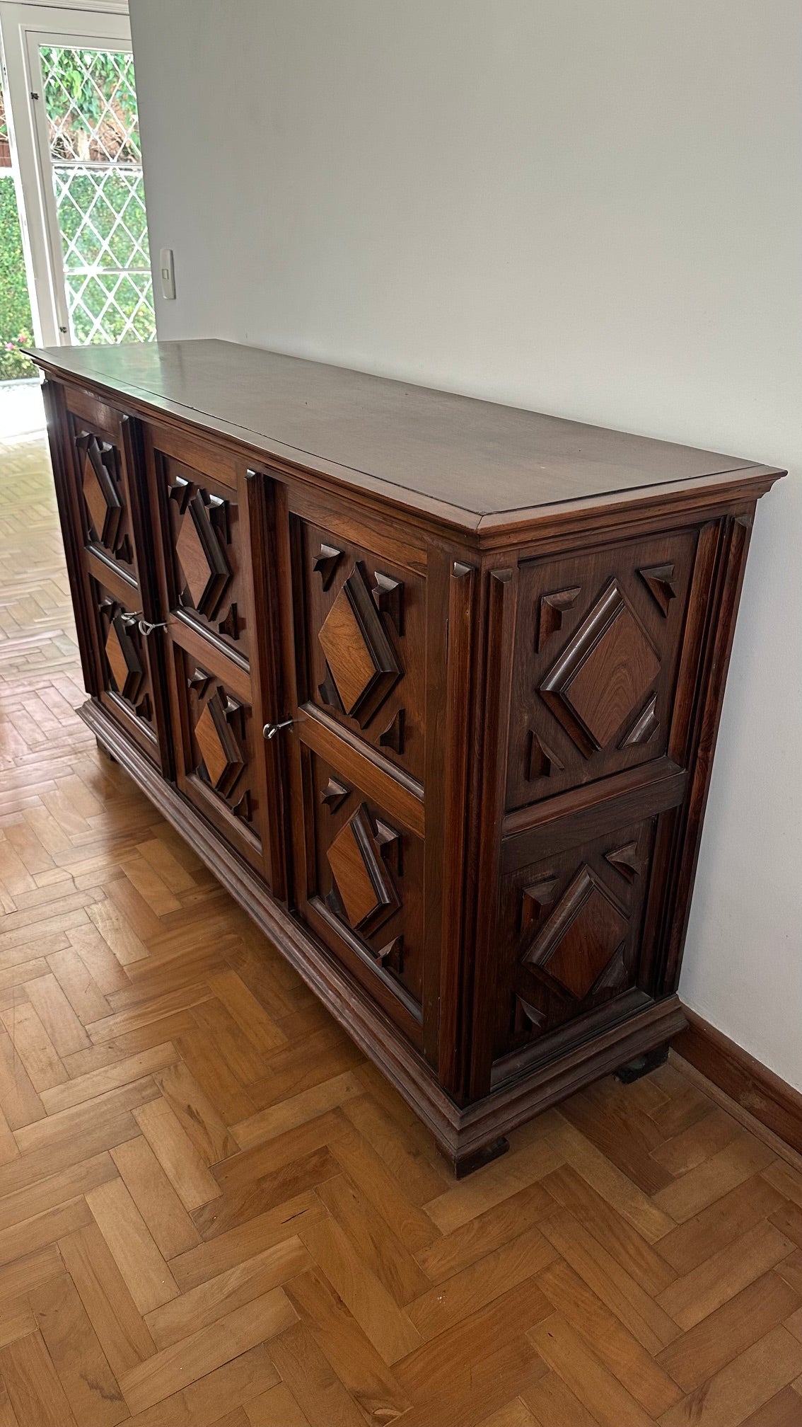 Buffet em jacarandá, anos 70. Impecável!