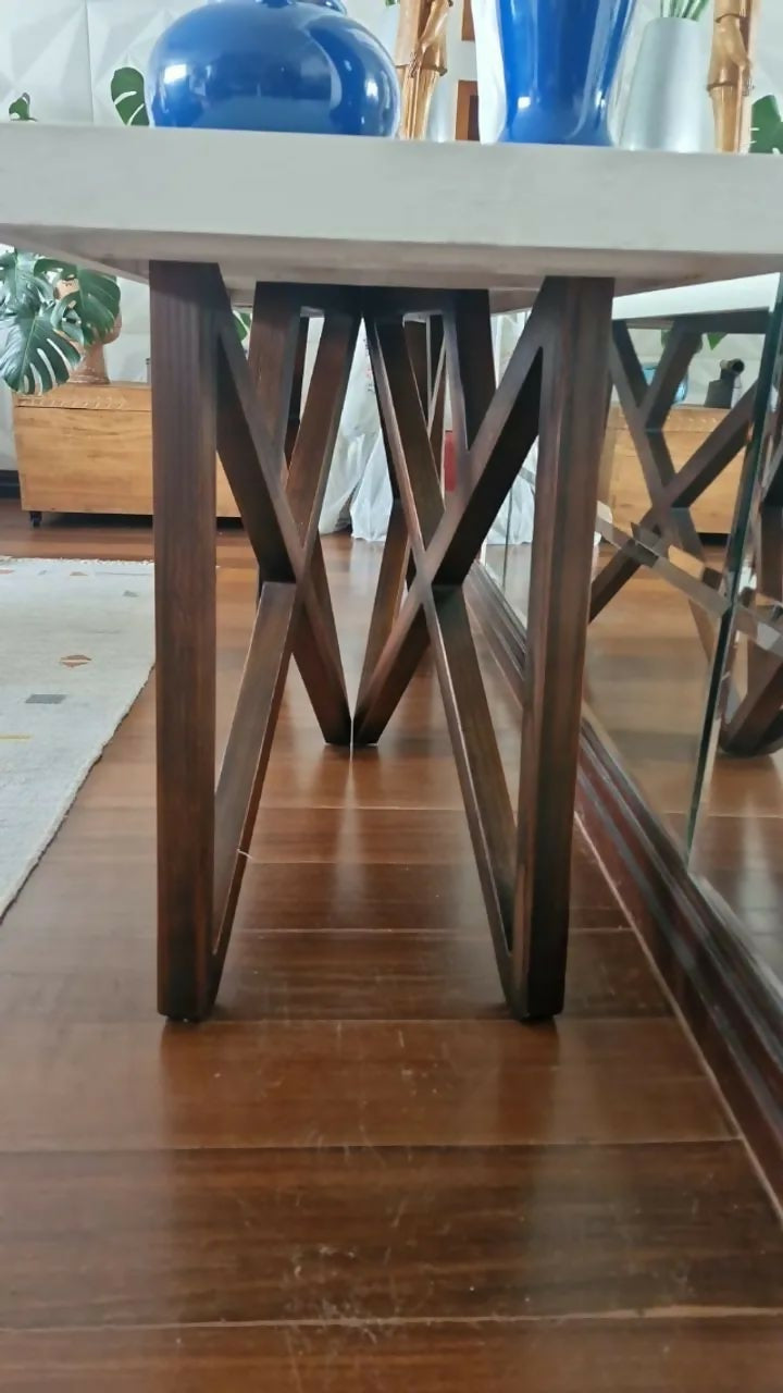 Aparador de madeira e vidro