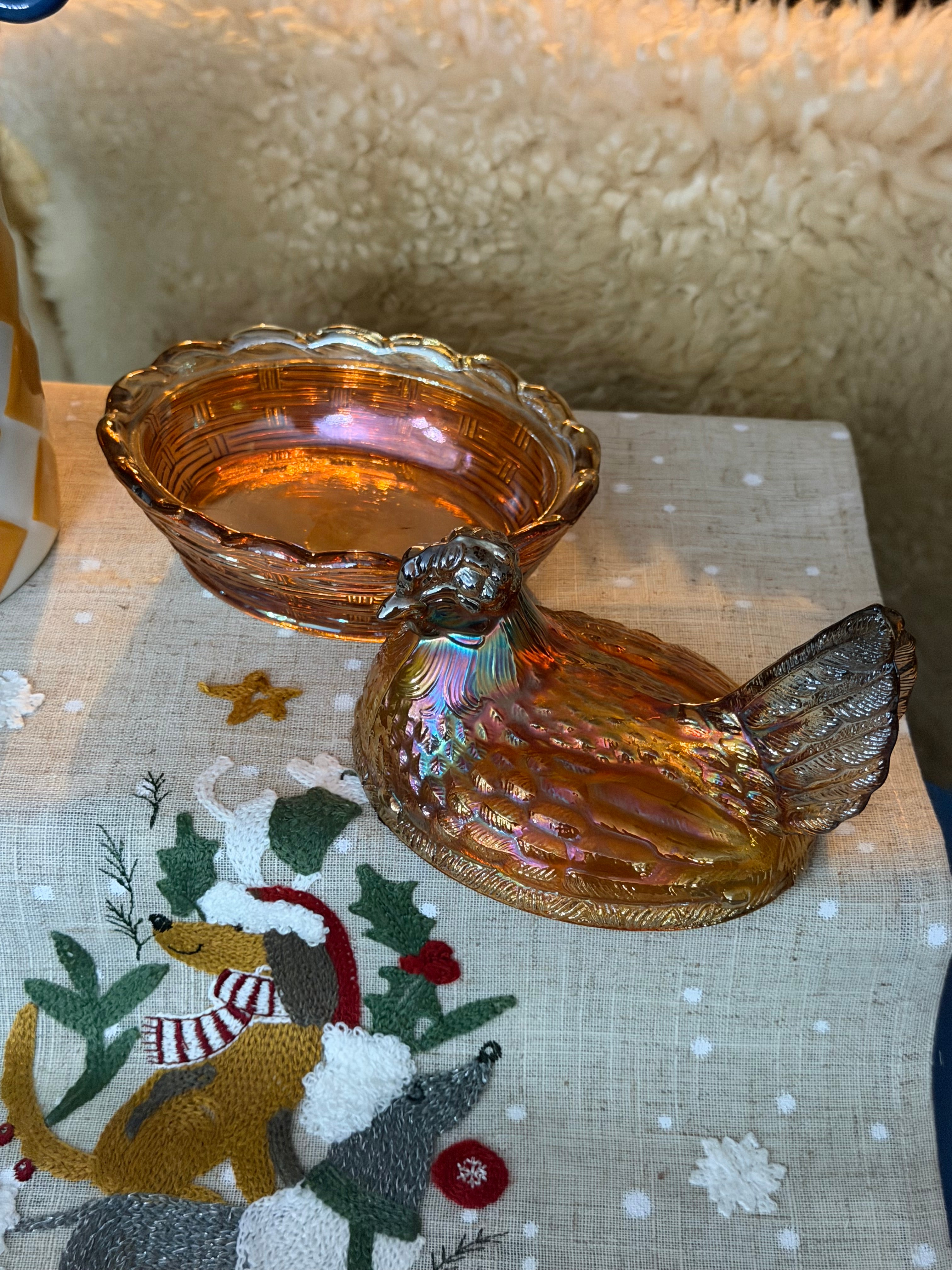 manteigueira antiga  de galinha no ninho de carnival glass 1940 / 1960