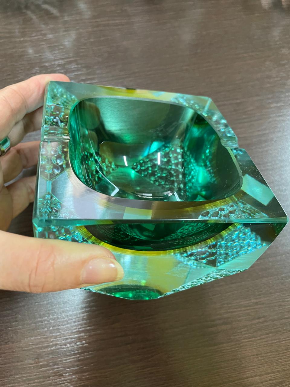 Maravilhoso Cinzeiro Murano Sommerso em tons de verde 
