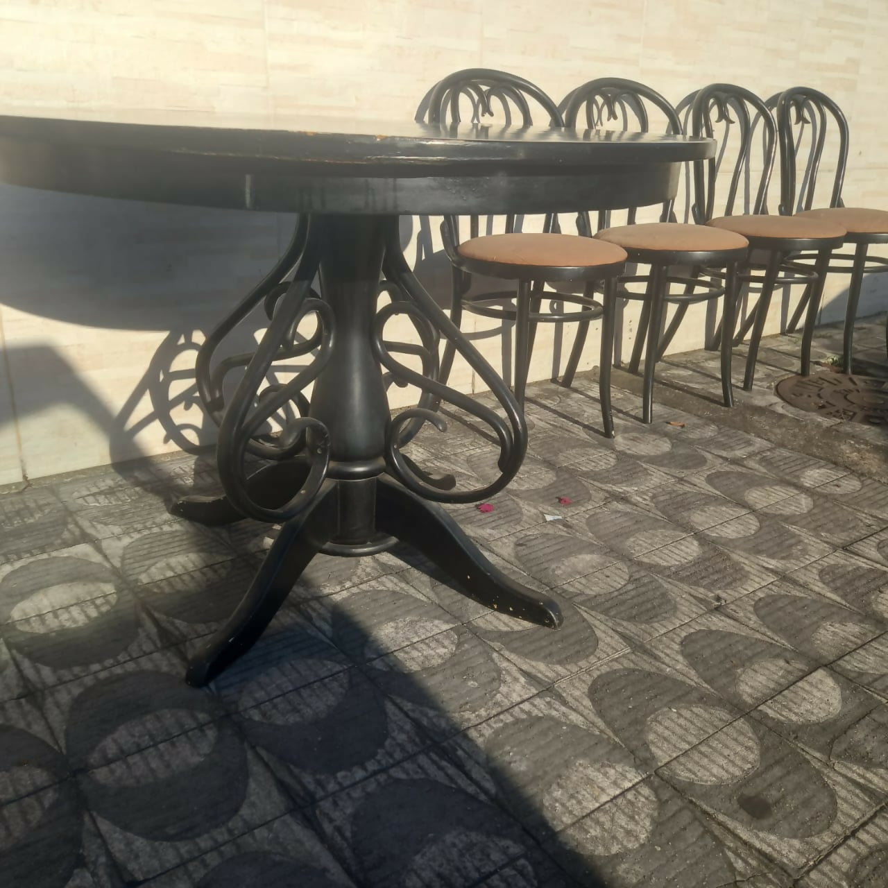 Jogo de mesa com 4 cadeiras Thonet