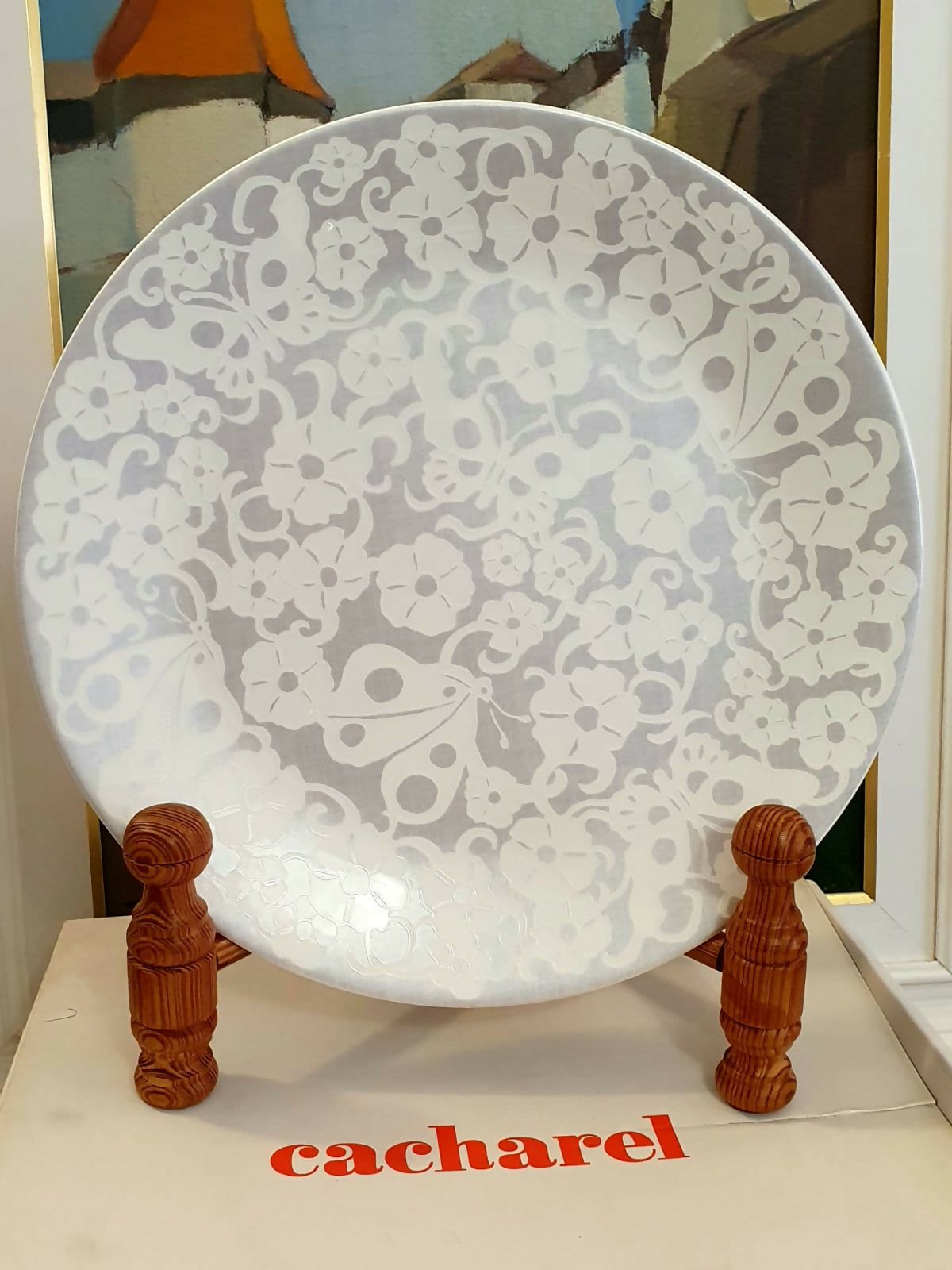 Maravilhoso prato de bolo em porcelana modelo Dantelle da Cacharel. Na caixa. Impecável!