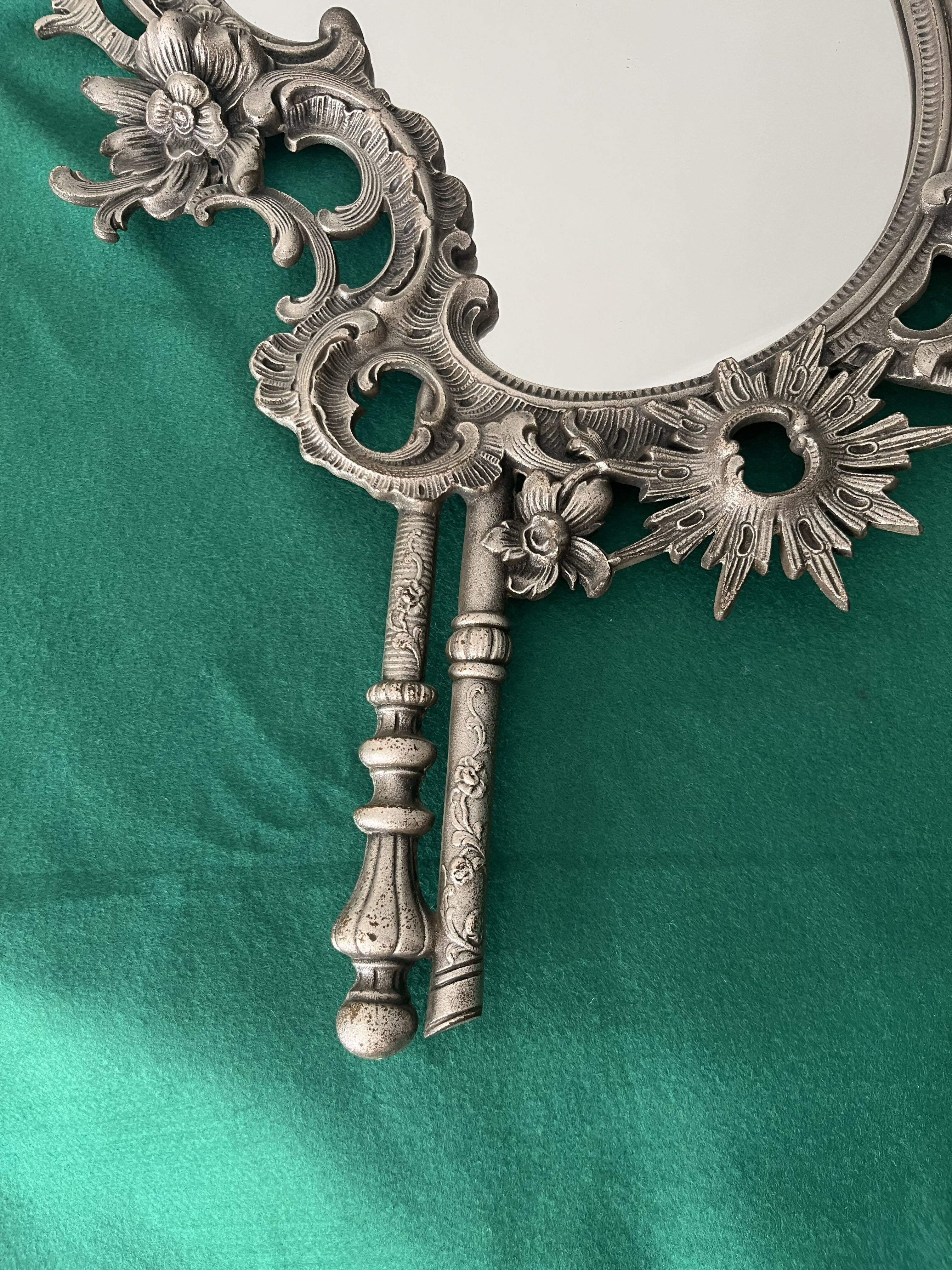 Espelho antigo em ferro fundido