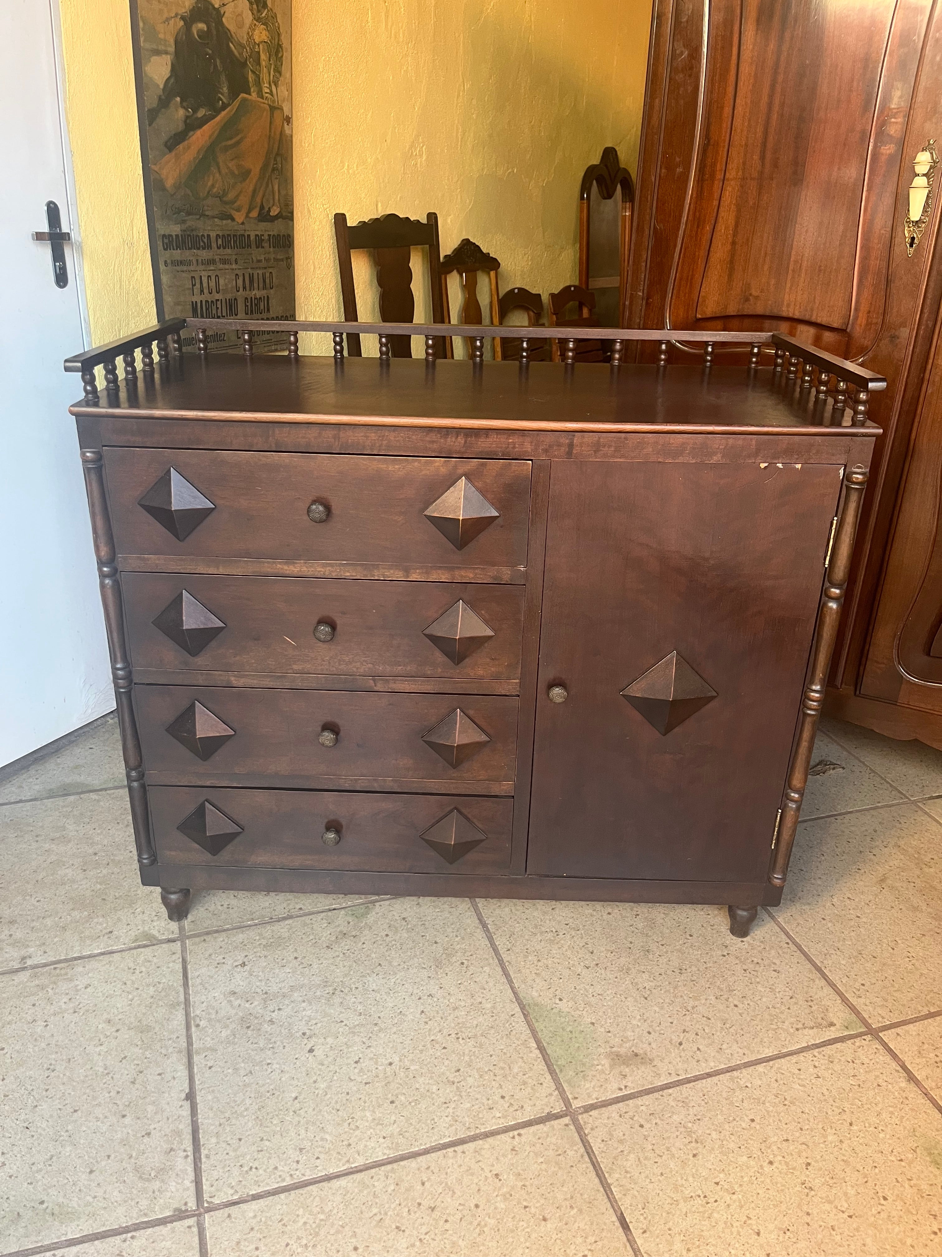 CÔMODA COM ESPELHO EM MADEIRA IMBUIA
