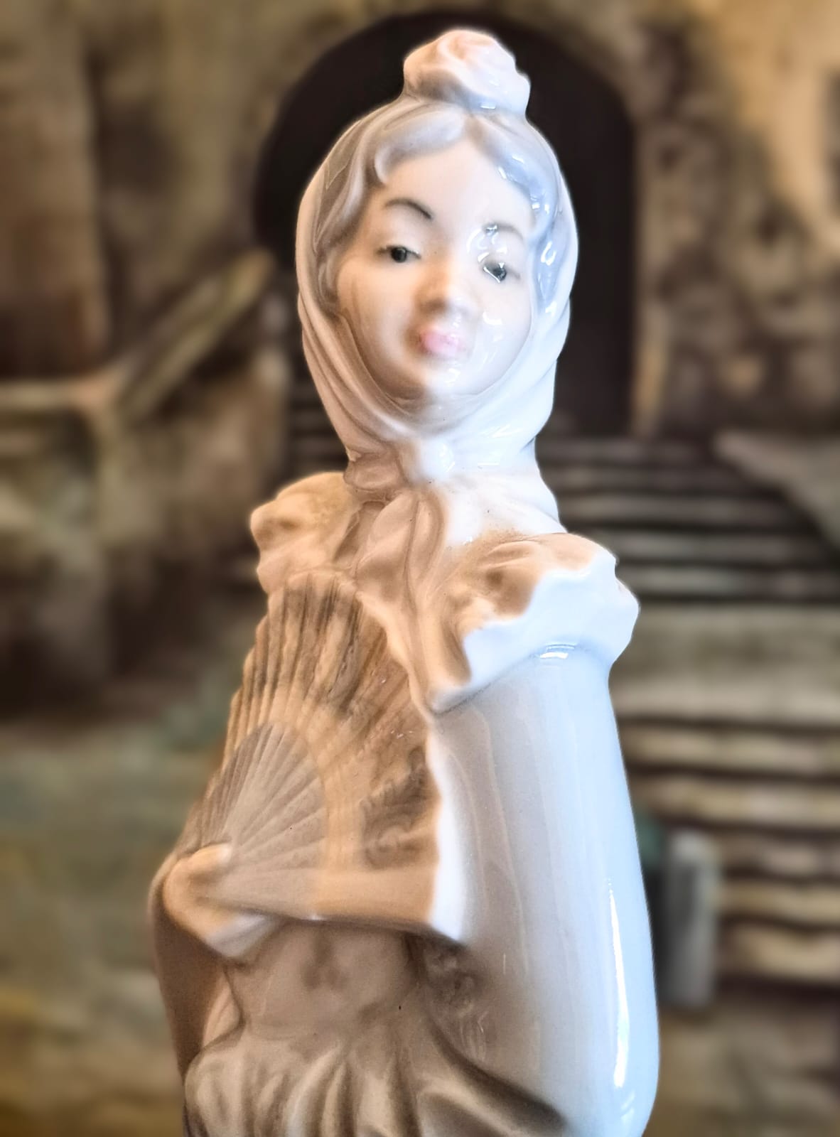 Escultura em porcelana vintage espanhola NAO Lladró: "Dama com Leque".  Lindíssima, muito chique e impecável!
