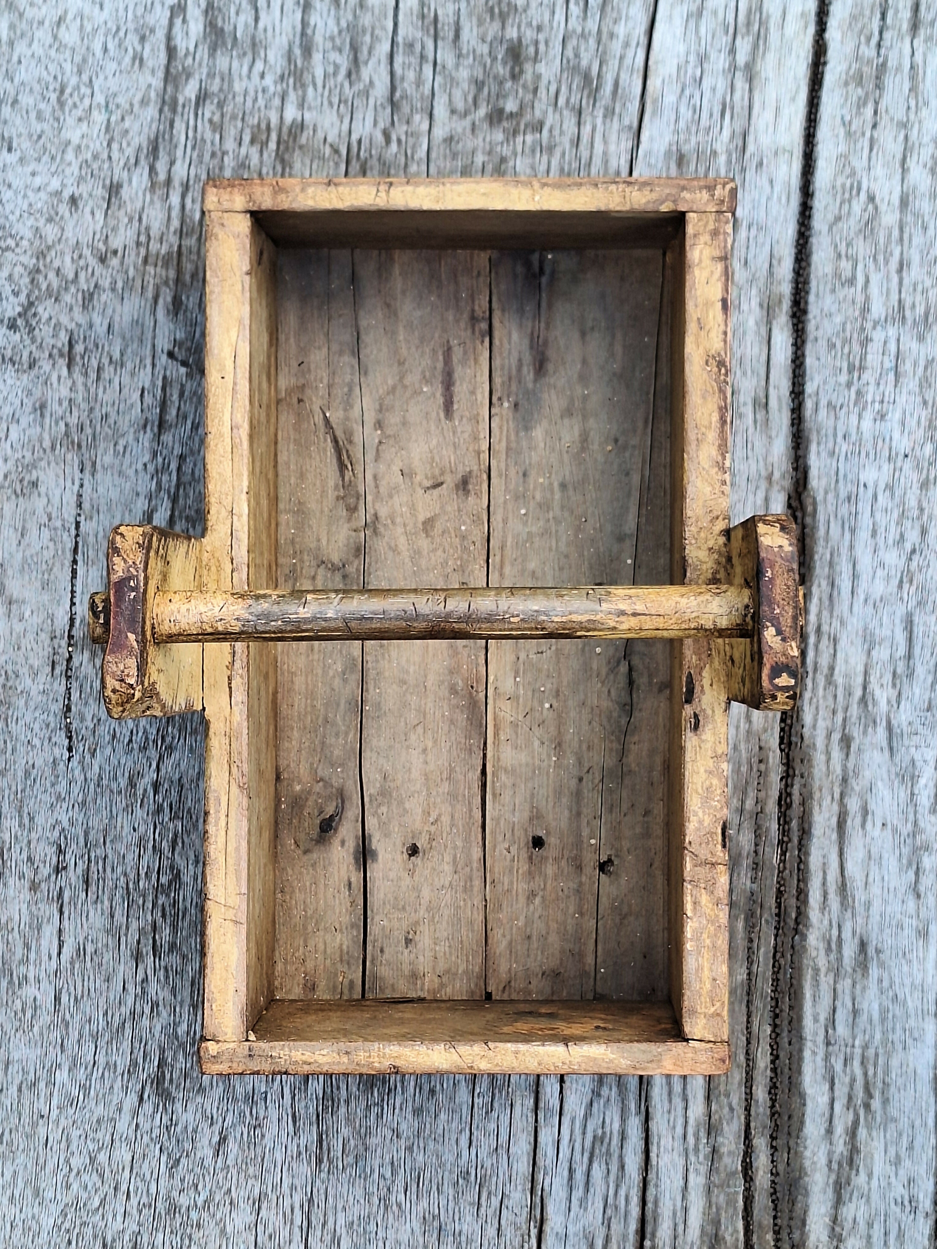 Caixa de Ferramenta Tinta Gasta Madeira Maciça Garimpo Mineiro