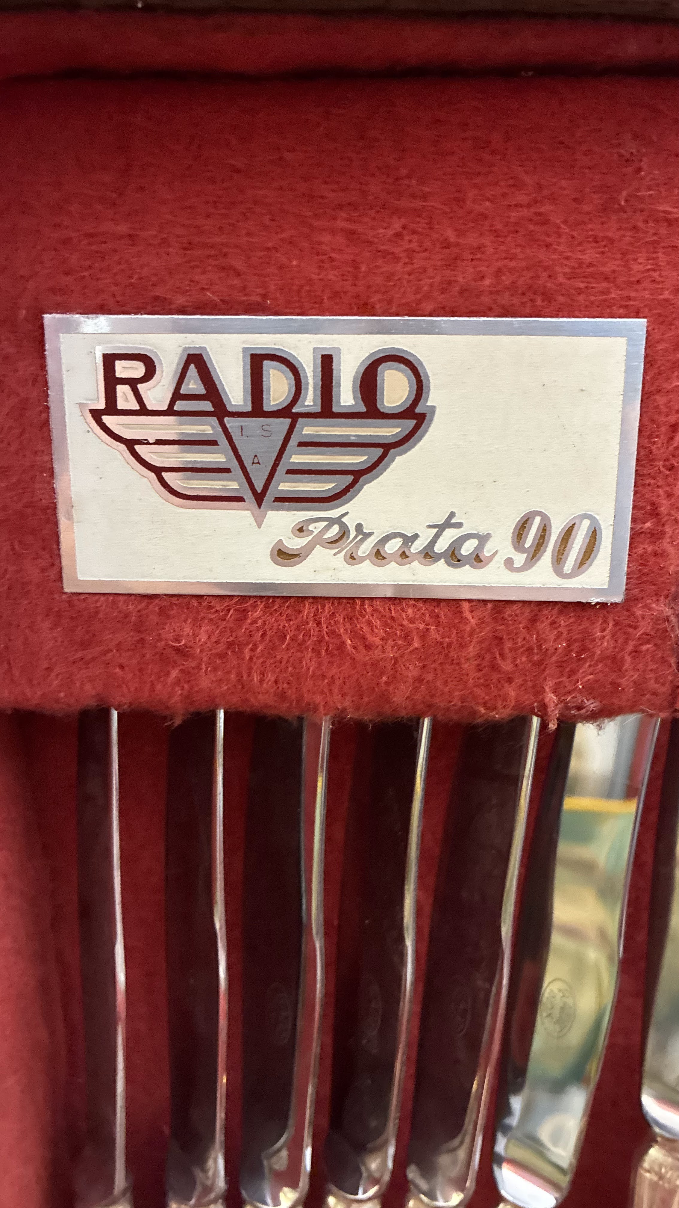 Faqueiro Rádio Prata 90 com 101 Peças em Estojo Original