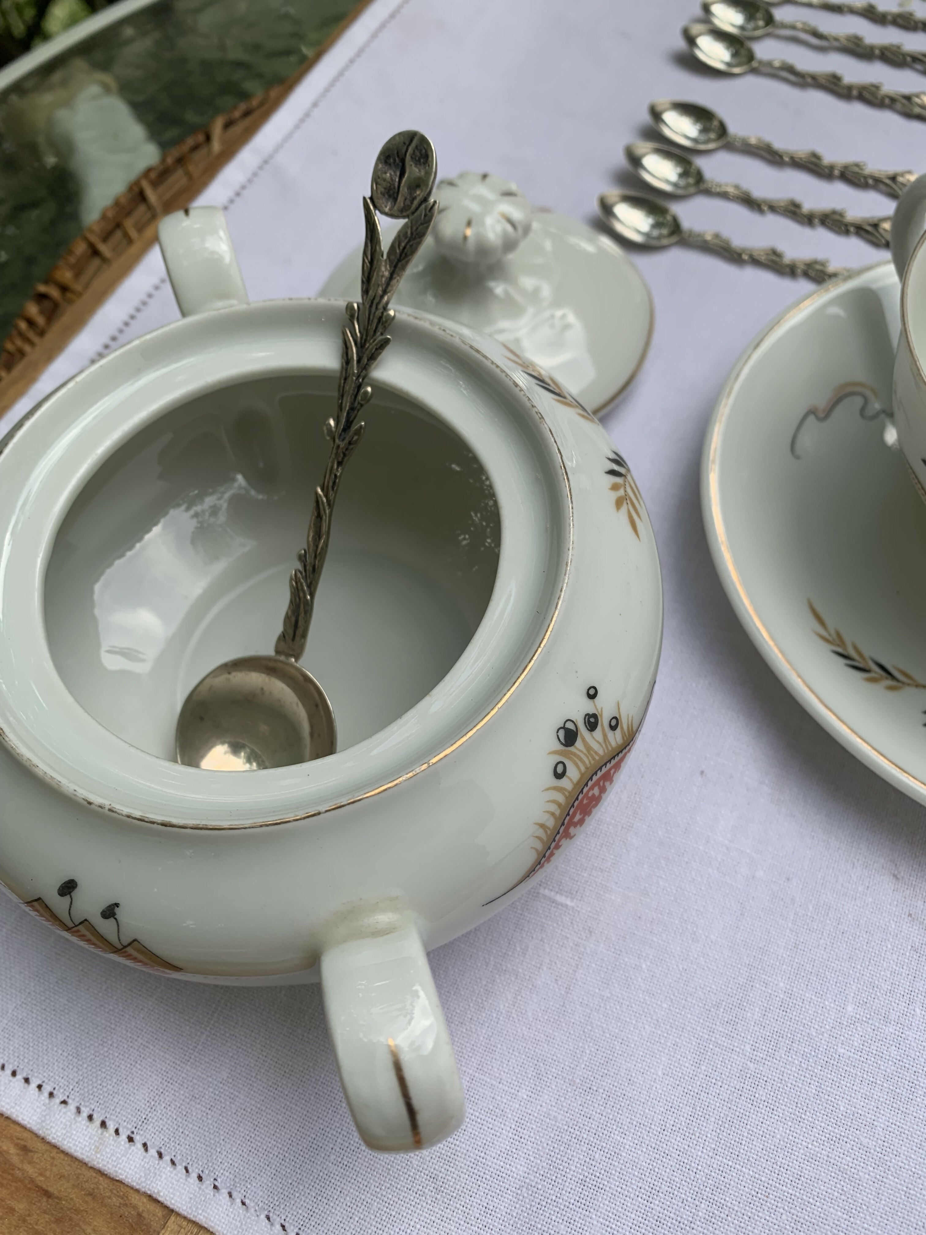 Conjunto de 12 colheres de café e açucareiro em prata