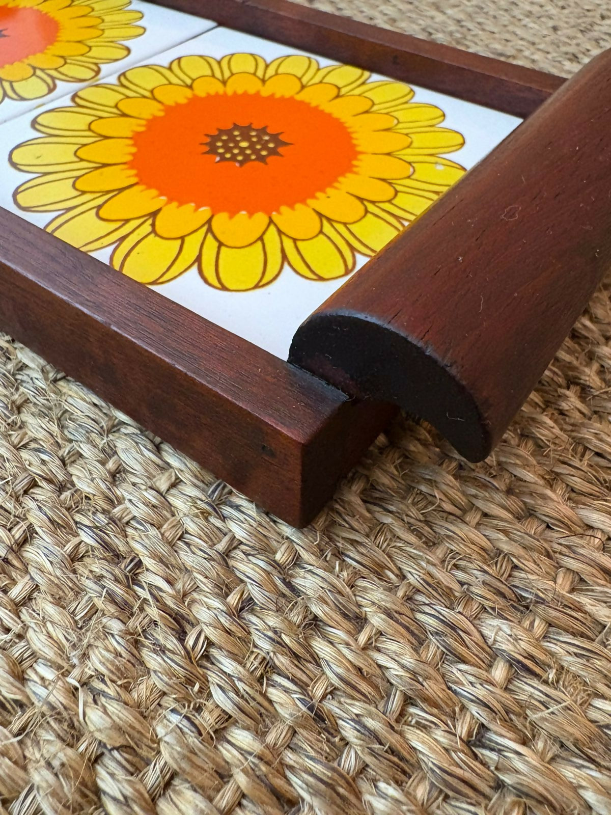 Bandeja P em jacarandá e azulejos