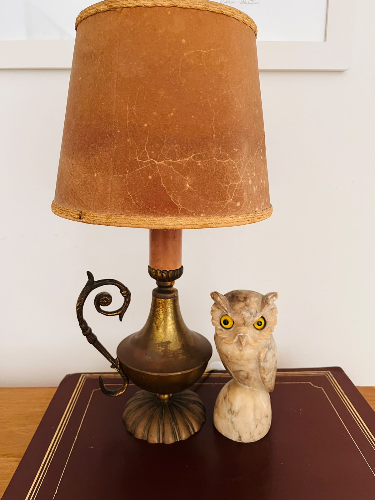 Abajur Vintage Em Bronze com alça e cúpula marrom 