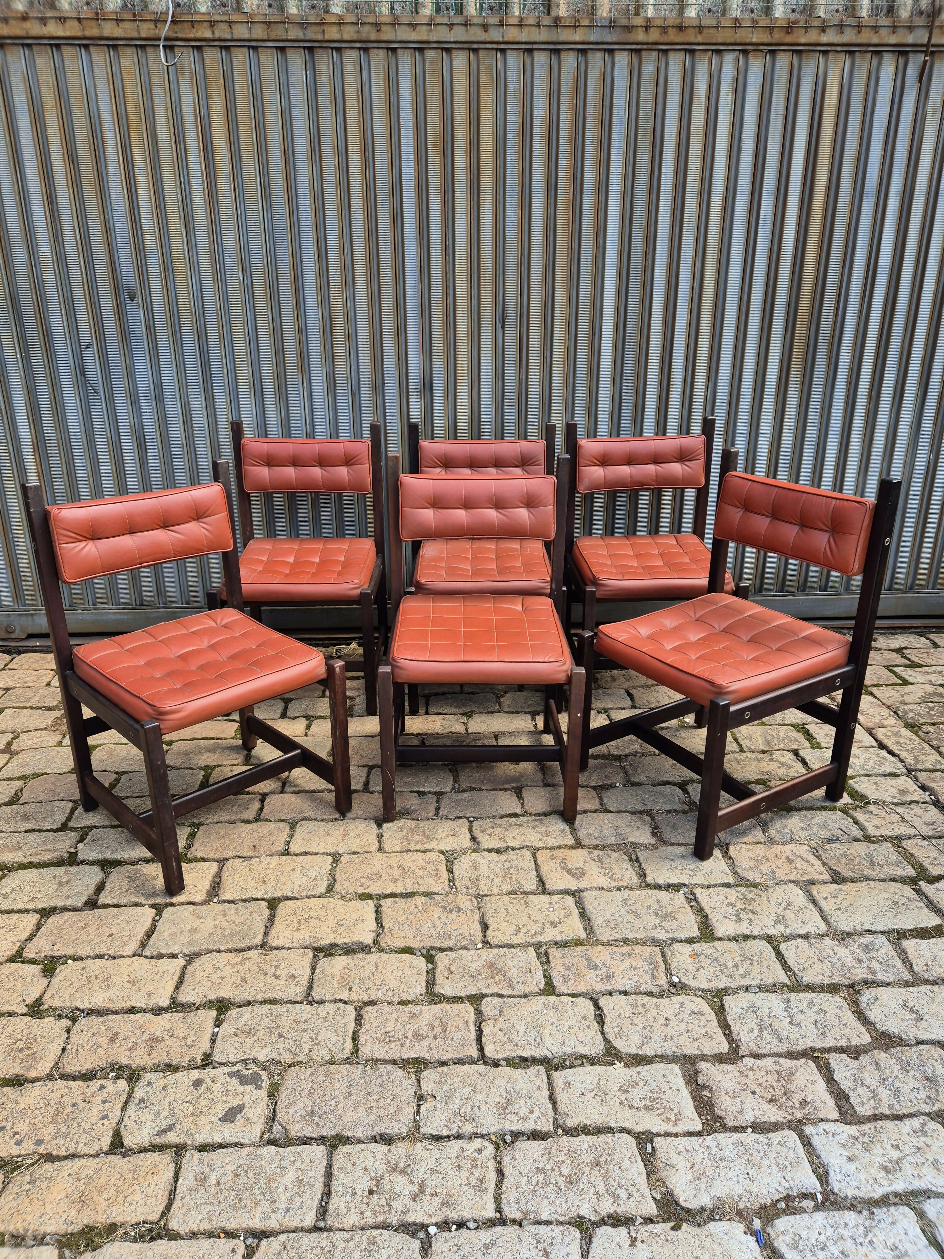 Conjunto mesa jantar modernista com 6 cadeiras