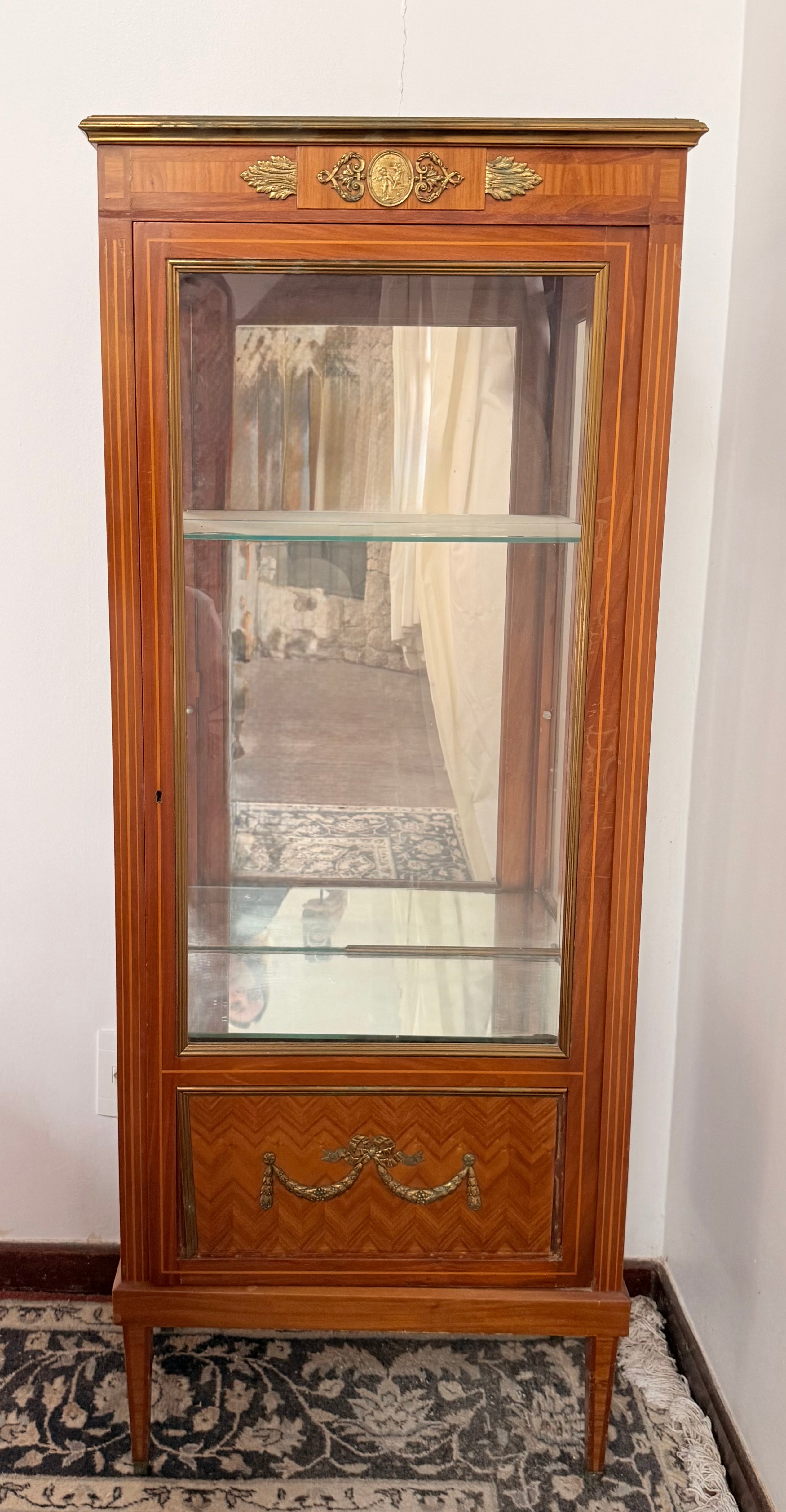Cristaleira Vitrine Antiga Francesa estilo Napoleão III Marchetada com detalhes em Bronze