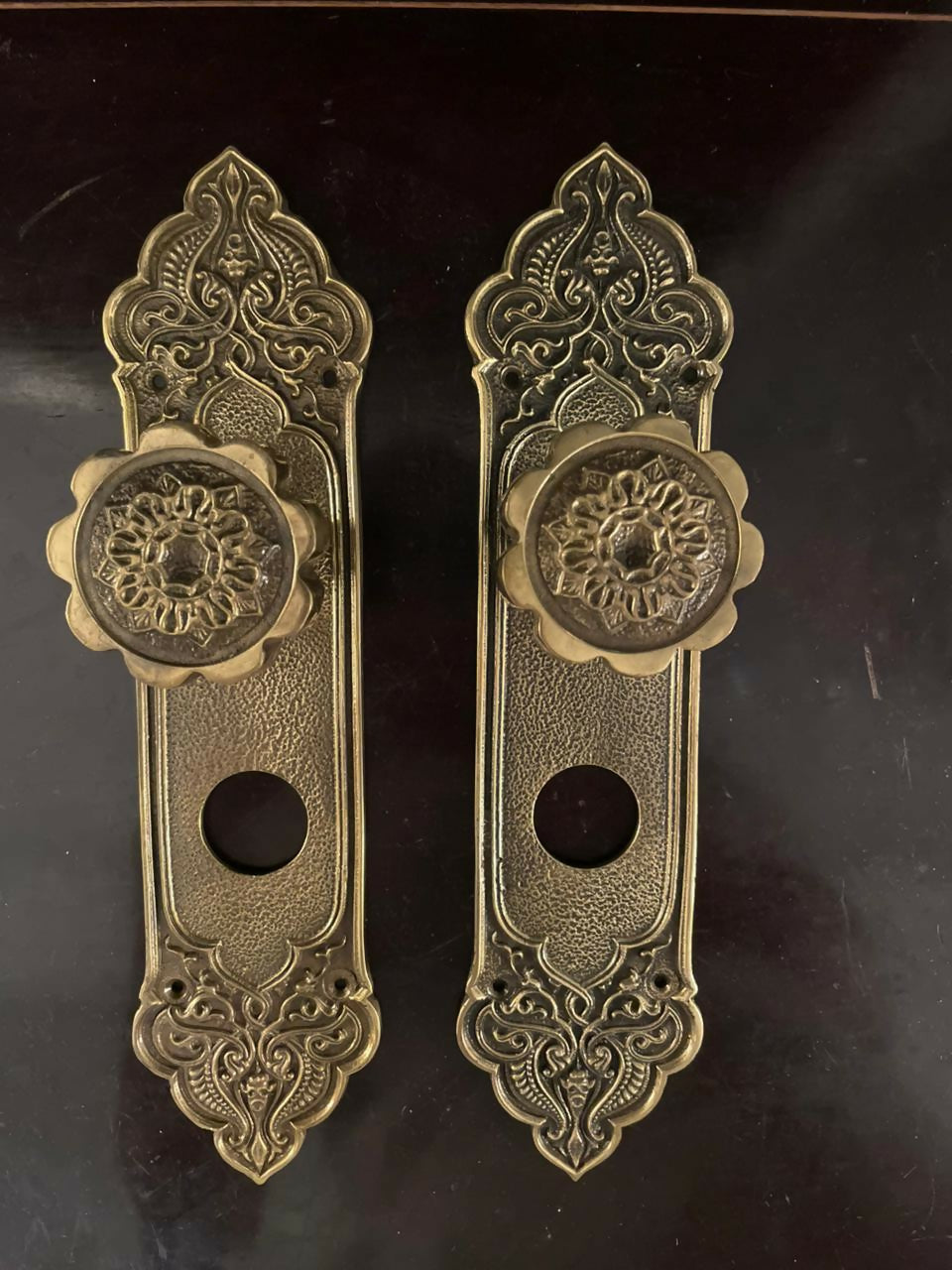 Par de fechaduras em bronze fundido ornamentado
