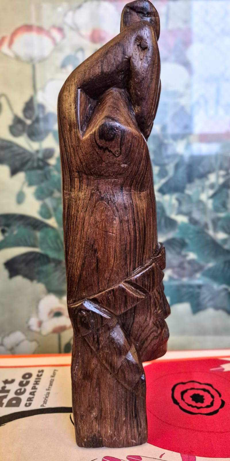  Escultura talhada em bloco único de jacarandá em formato de figa e carranca. Icônica do nosso Modernismo. Ótimo estado!