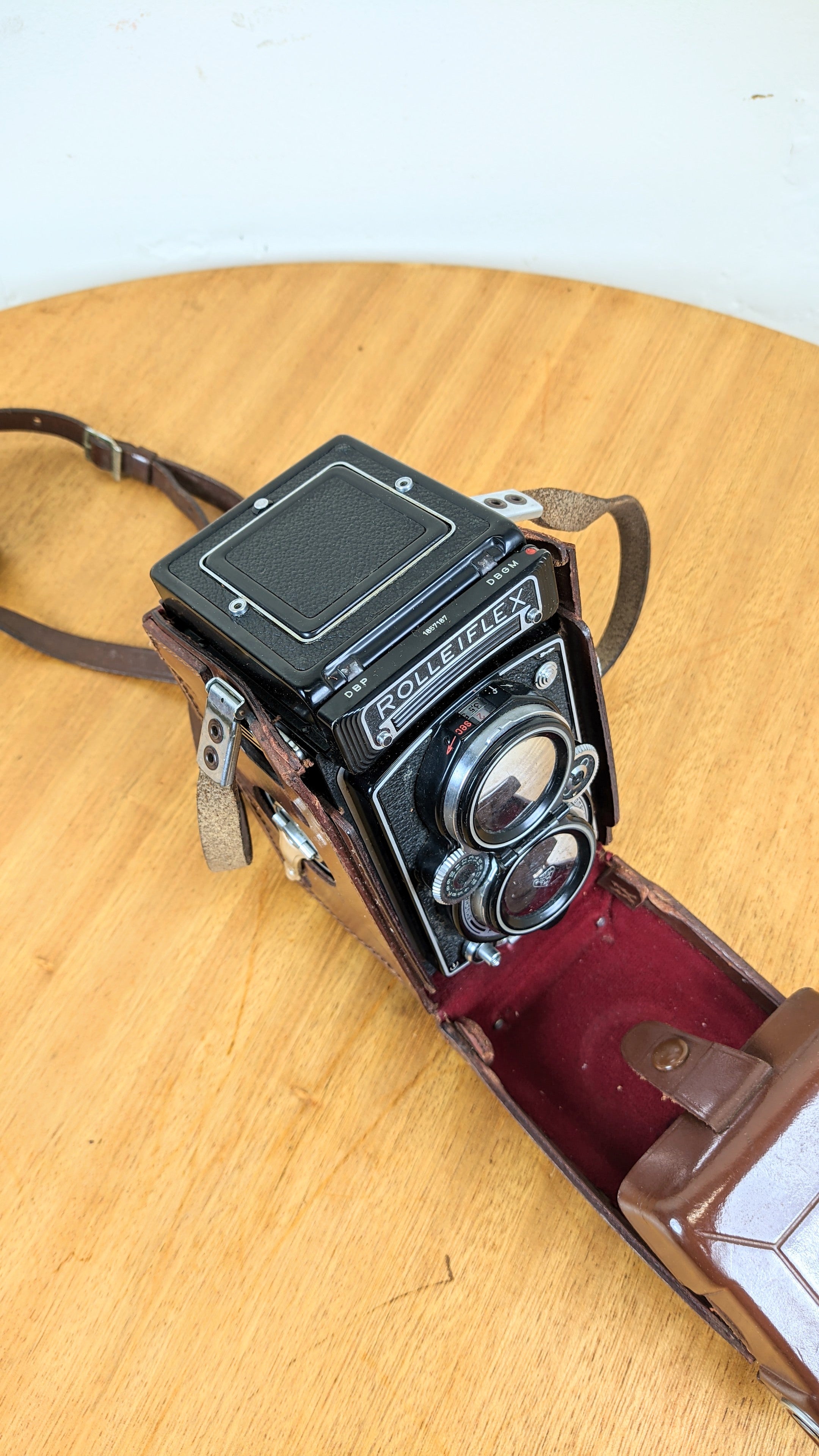 Câmera fotográfica antiga Rolleiflex 3.5 (não funciona)