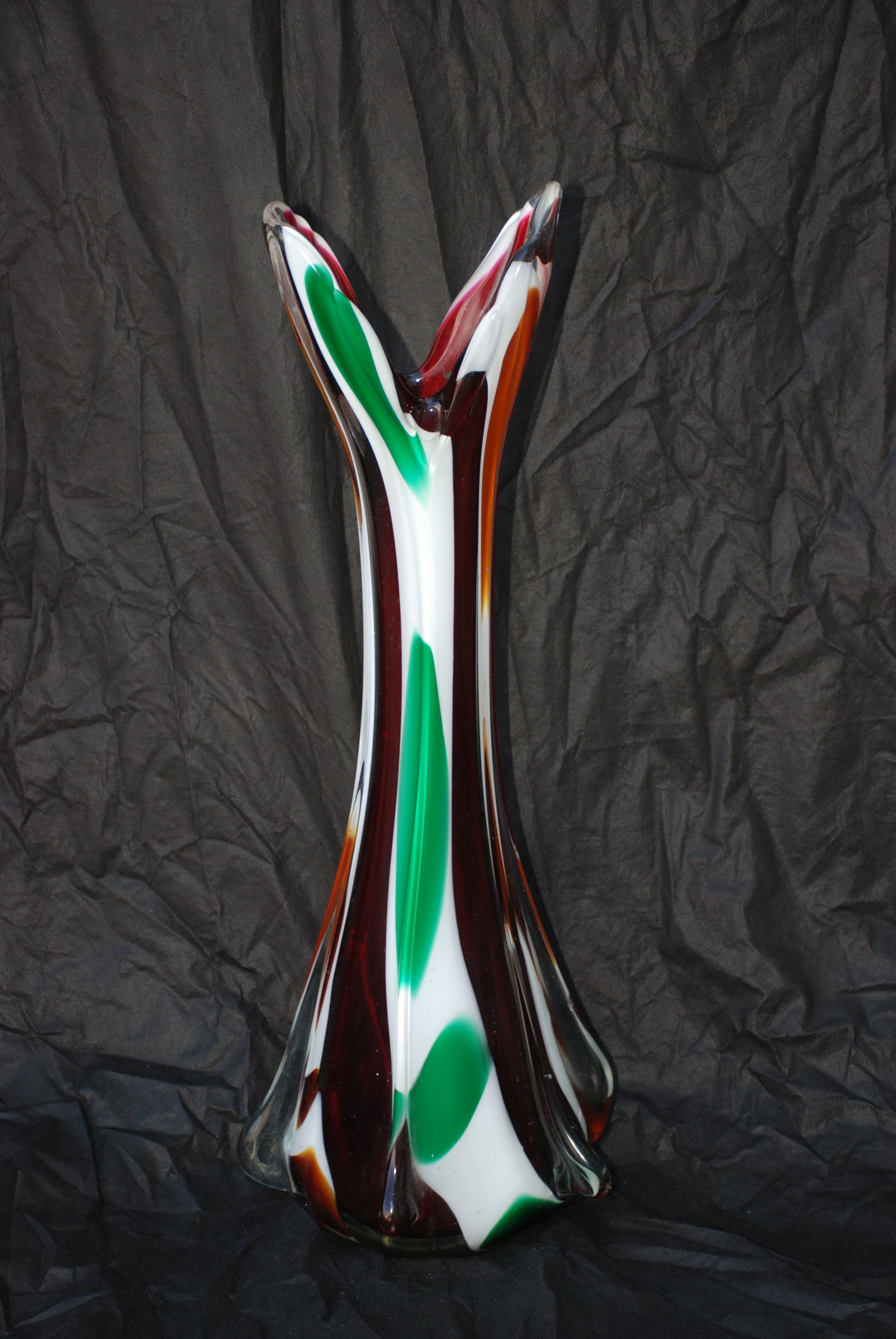 Vaso Vidro Murano Anos 50 Colorido em tons de verde, vermelho e branco - 0,70 X 0,25 X 17