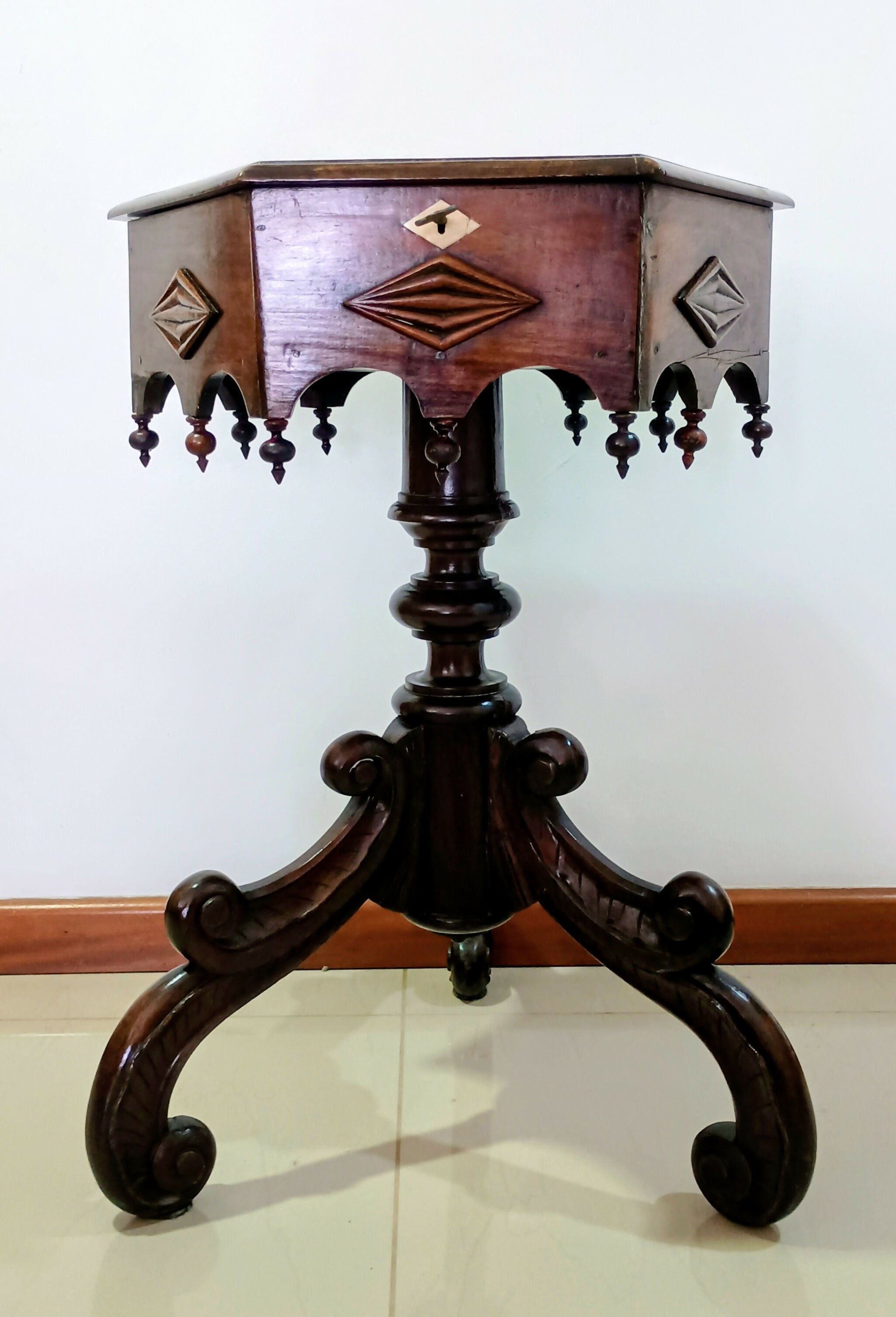 Mesa / Caixa imperial em jacarandá maciço