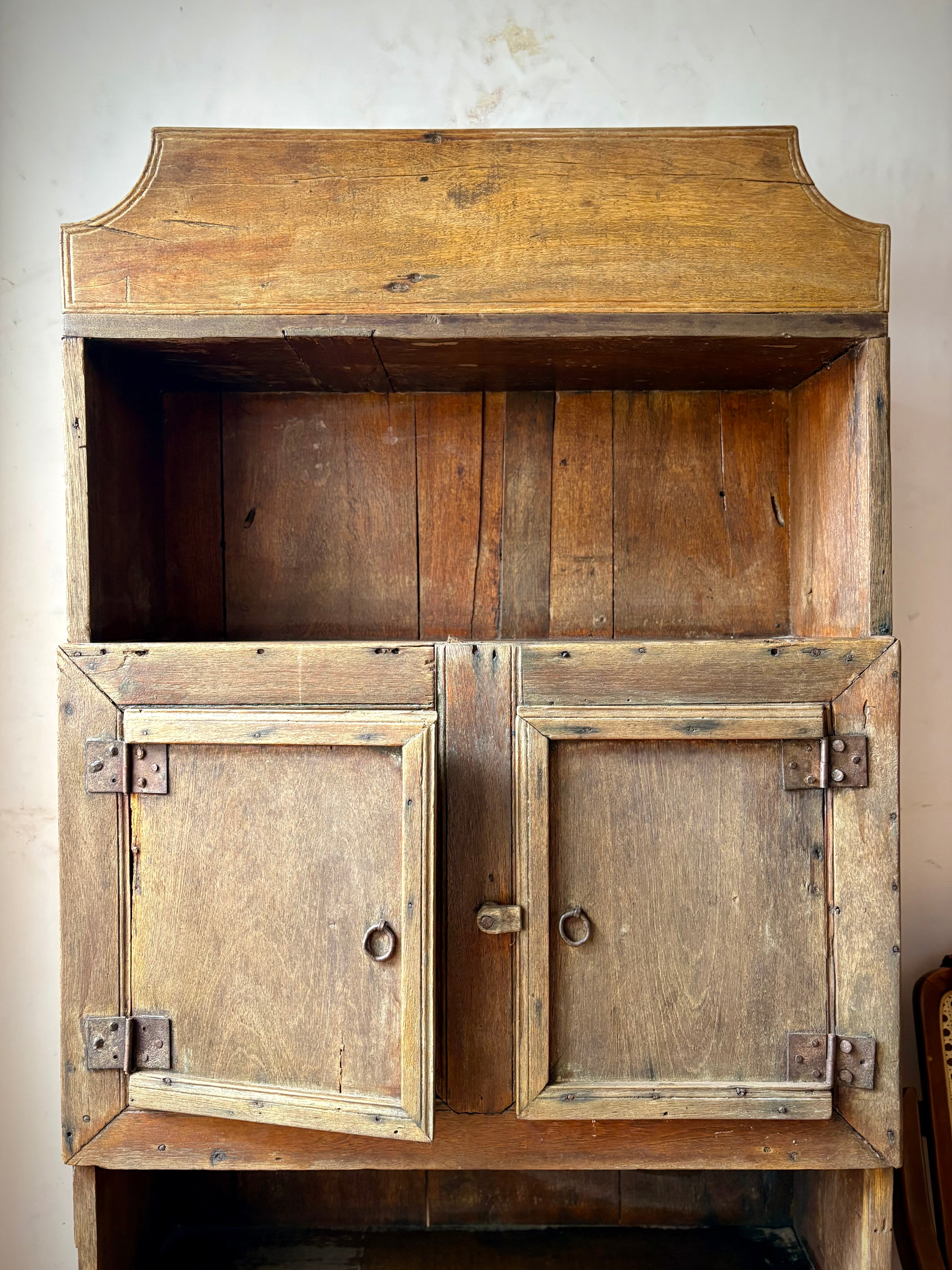 Estante Armário antiga em madeira rústica