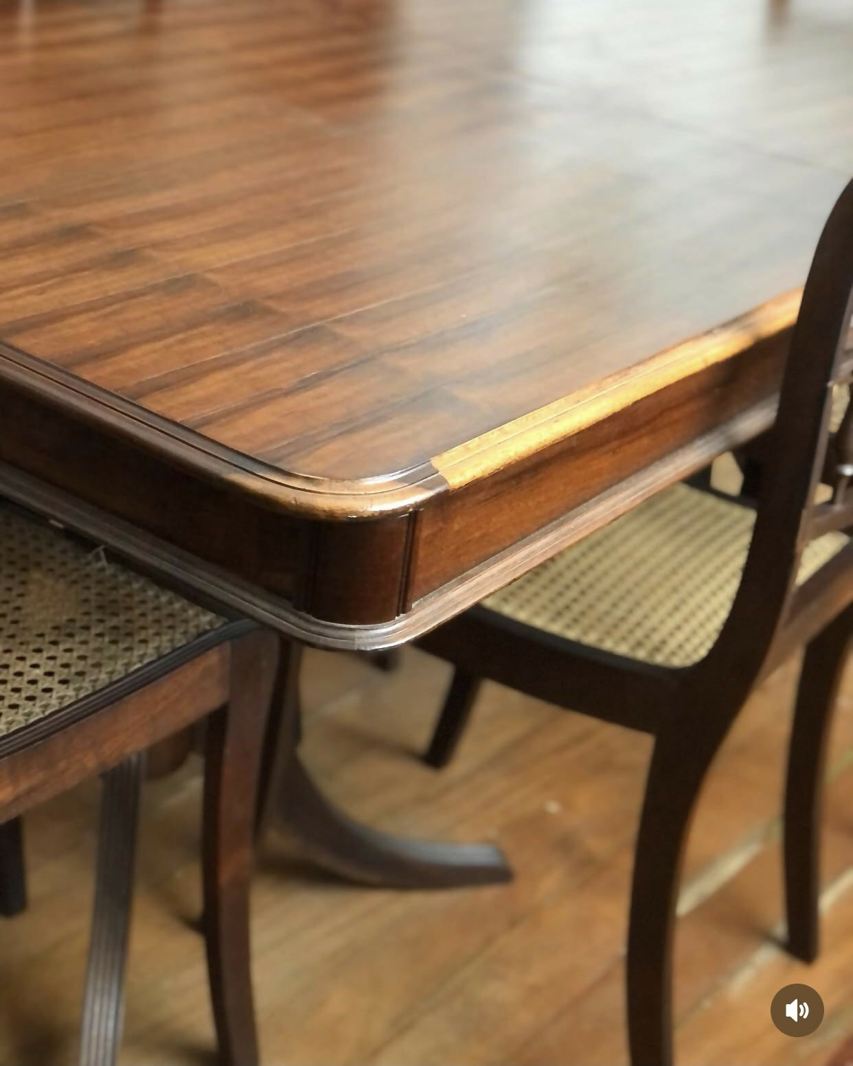 Mesa de jantar retangular com lâmina de Jacarandá