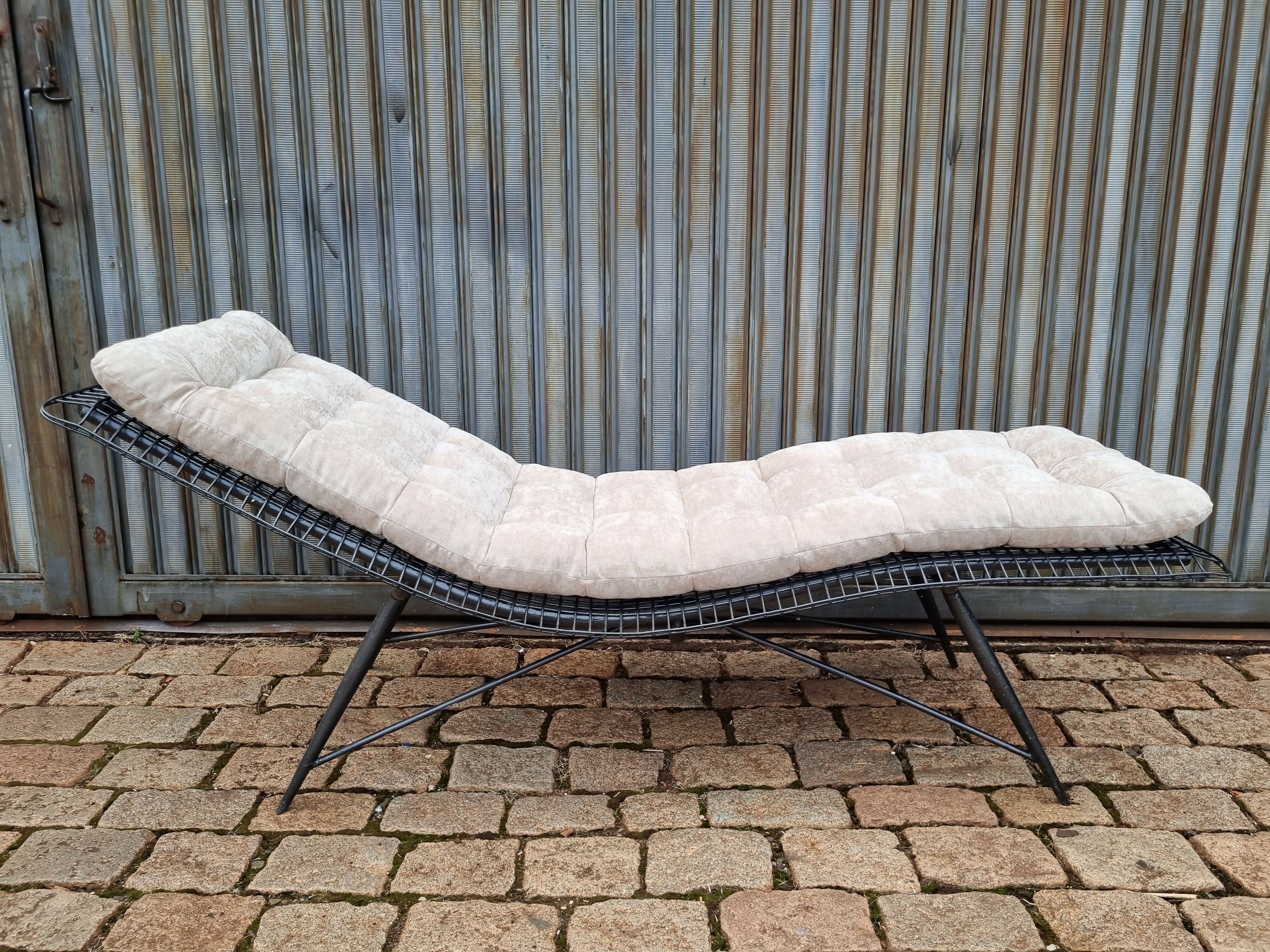 Espreguiçadeira/ Chaise ferro aramado anos 60