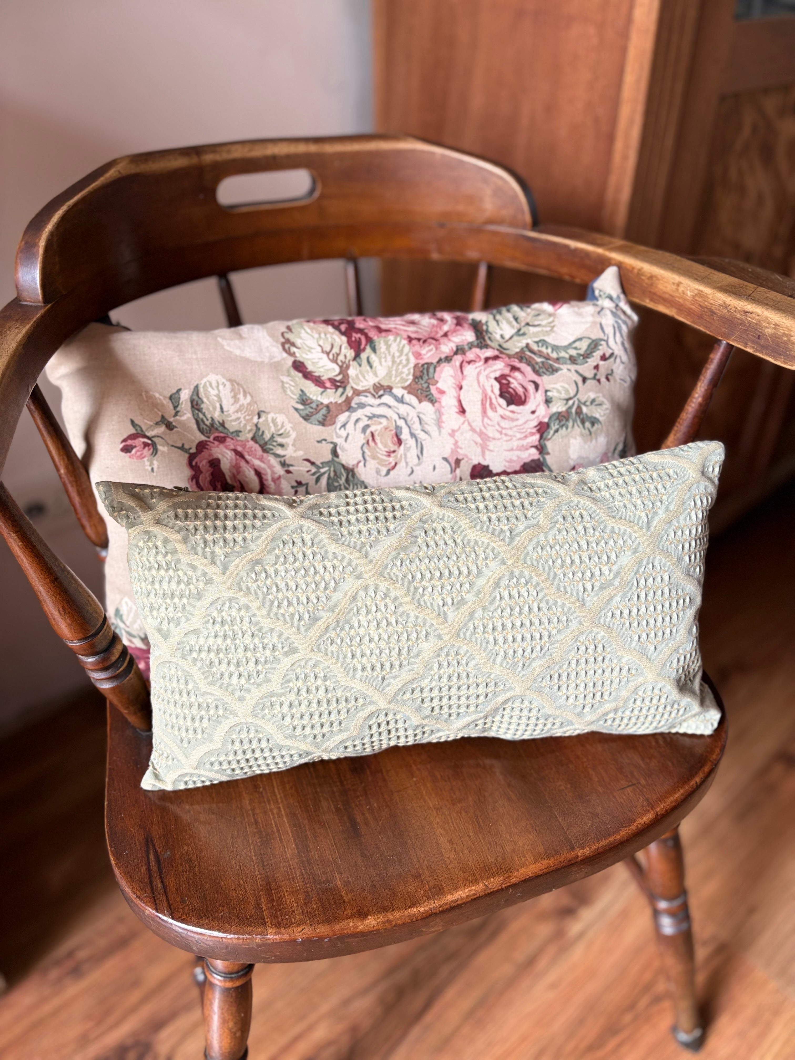 Almofada retangular de linho estampado de flores