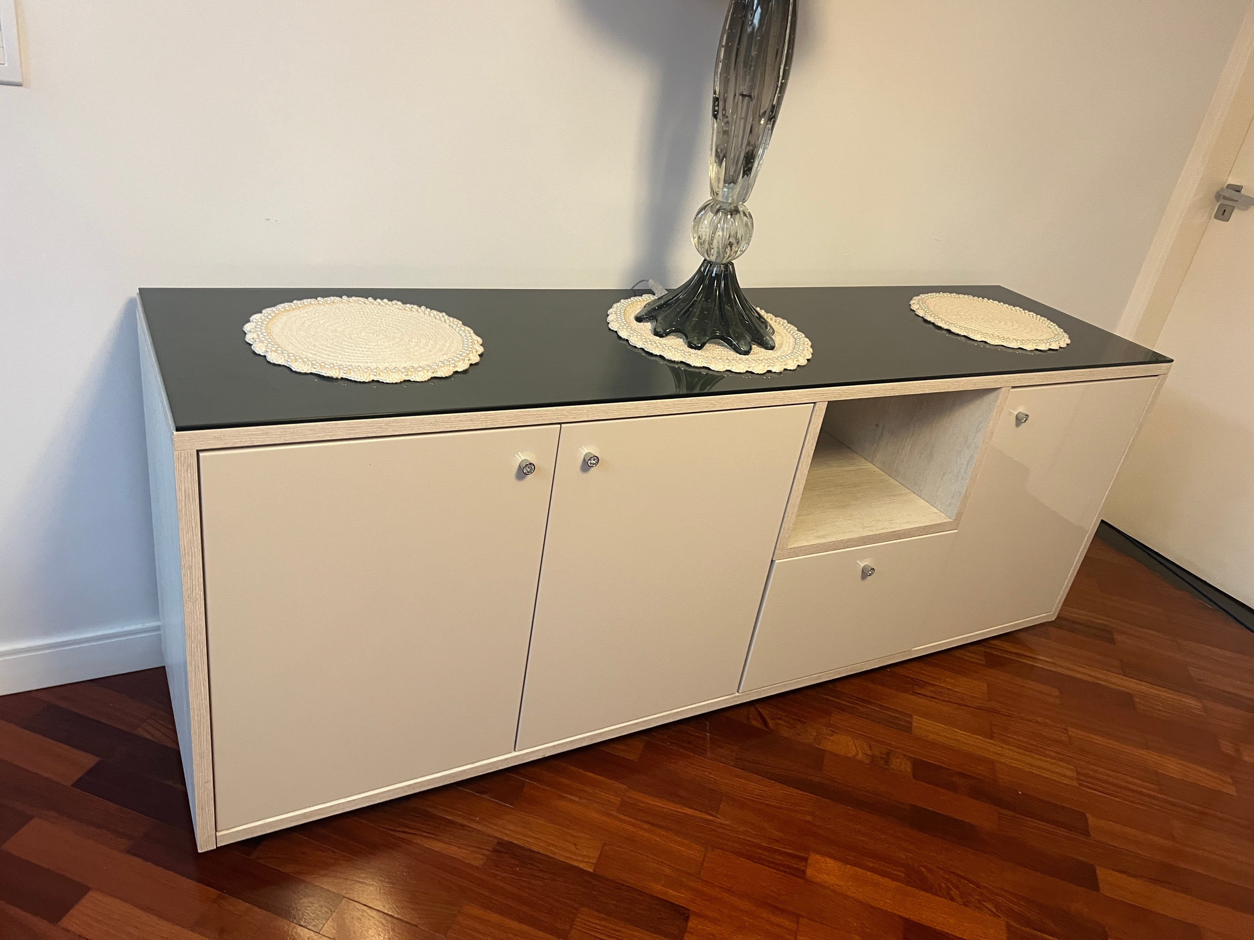 Buffet Aparador Cinza Claro com portas e gaveta