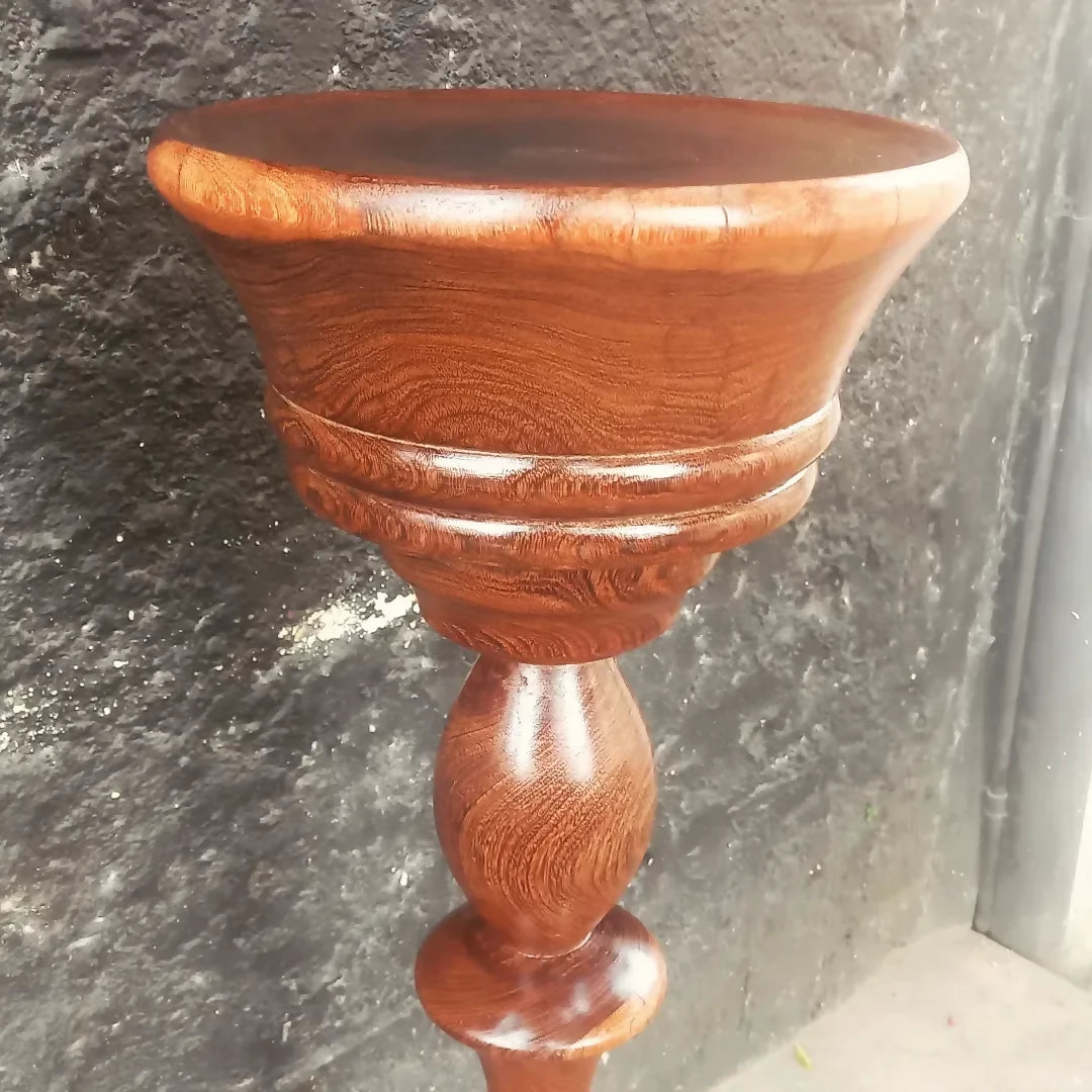 Floreira ou Pedestal em madeira (recém restaurada) 