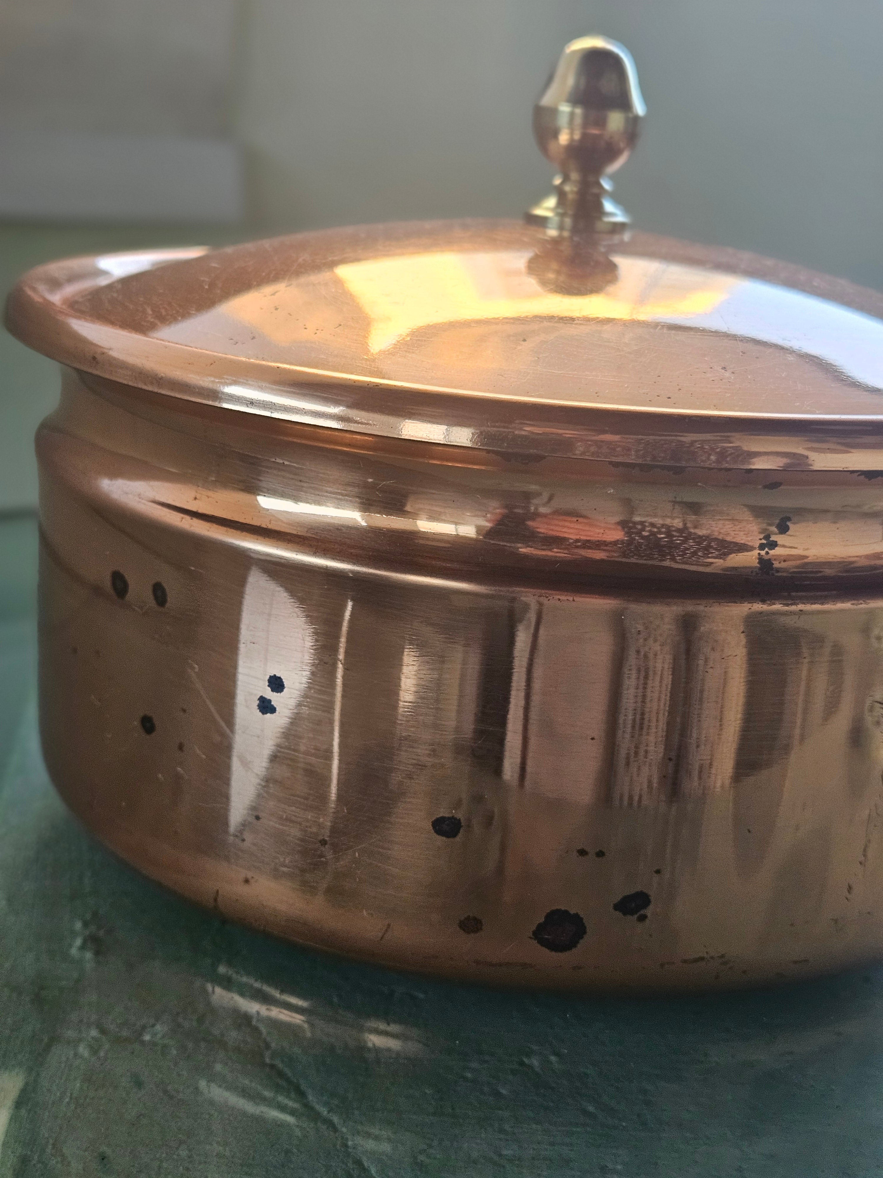 Panela Vintage em Cobre com tampa e cabo de madeira - Peça de coleção