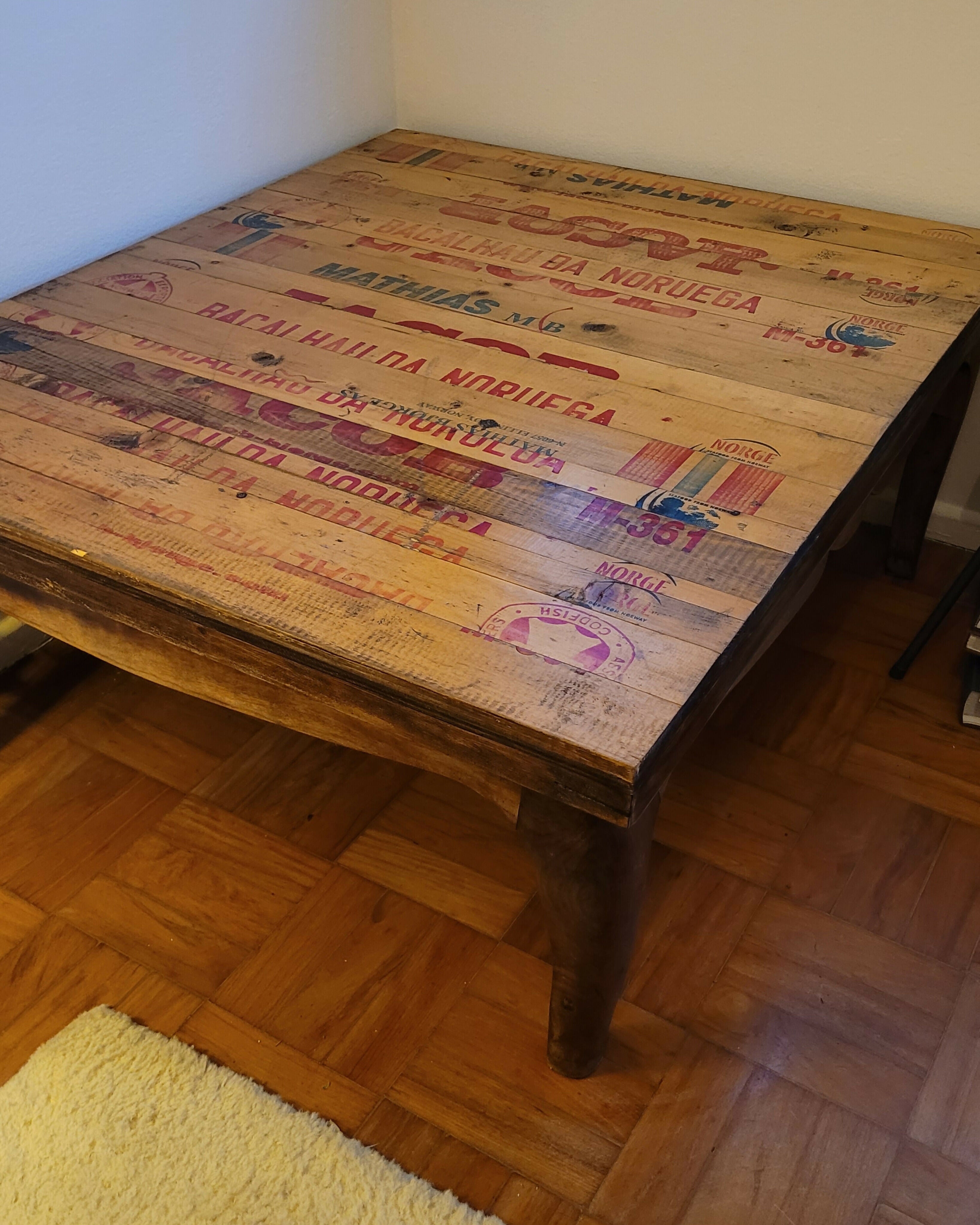 Mesa de centro meio anos 1960, meio anos 2020 (assinada!)