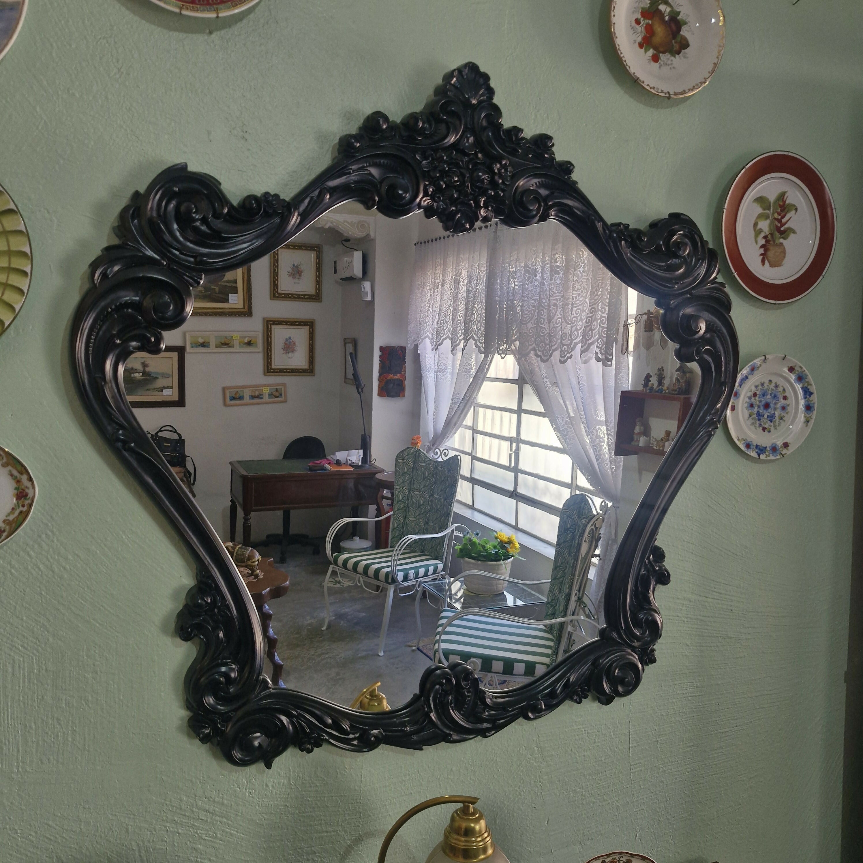 Espelho Barroco com moldura em resina preta
