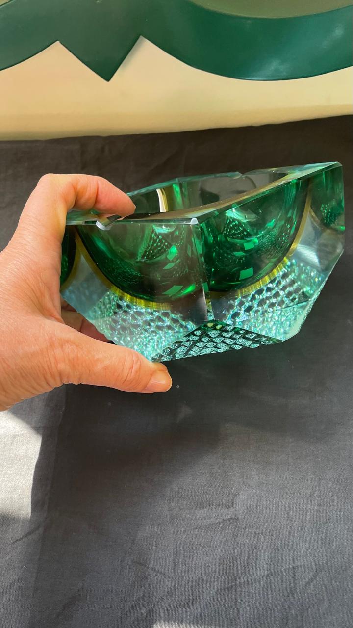 Maravilhoso Cinzeiro Murano Sommerso em tons de verde 