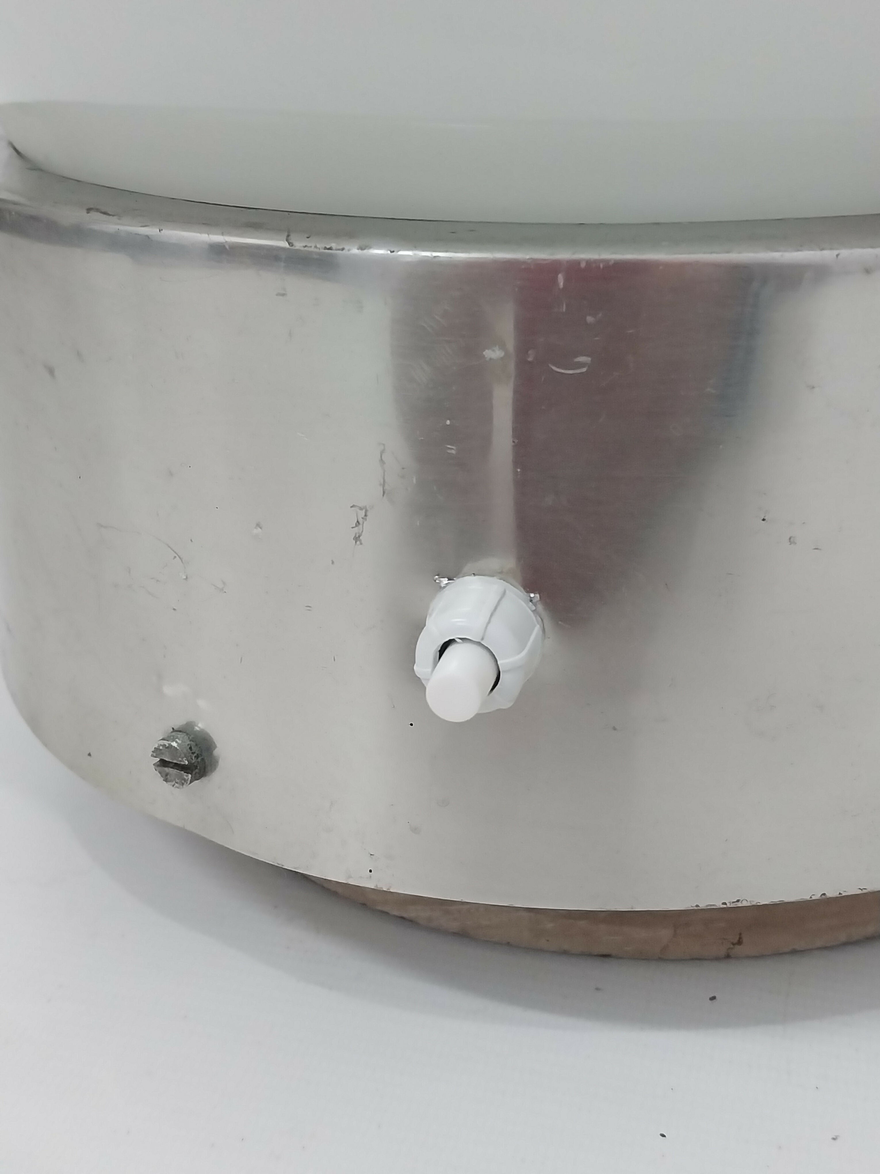 Par de Luminárias Mid Century em Metal e Opalina