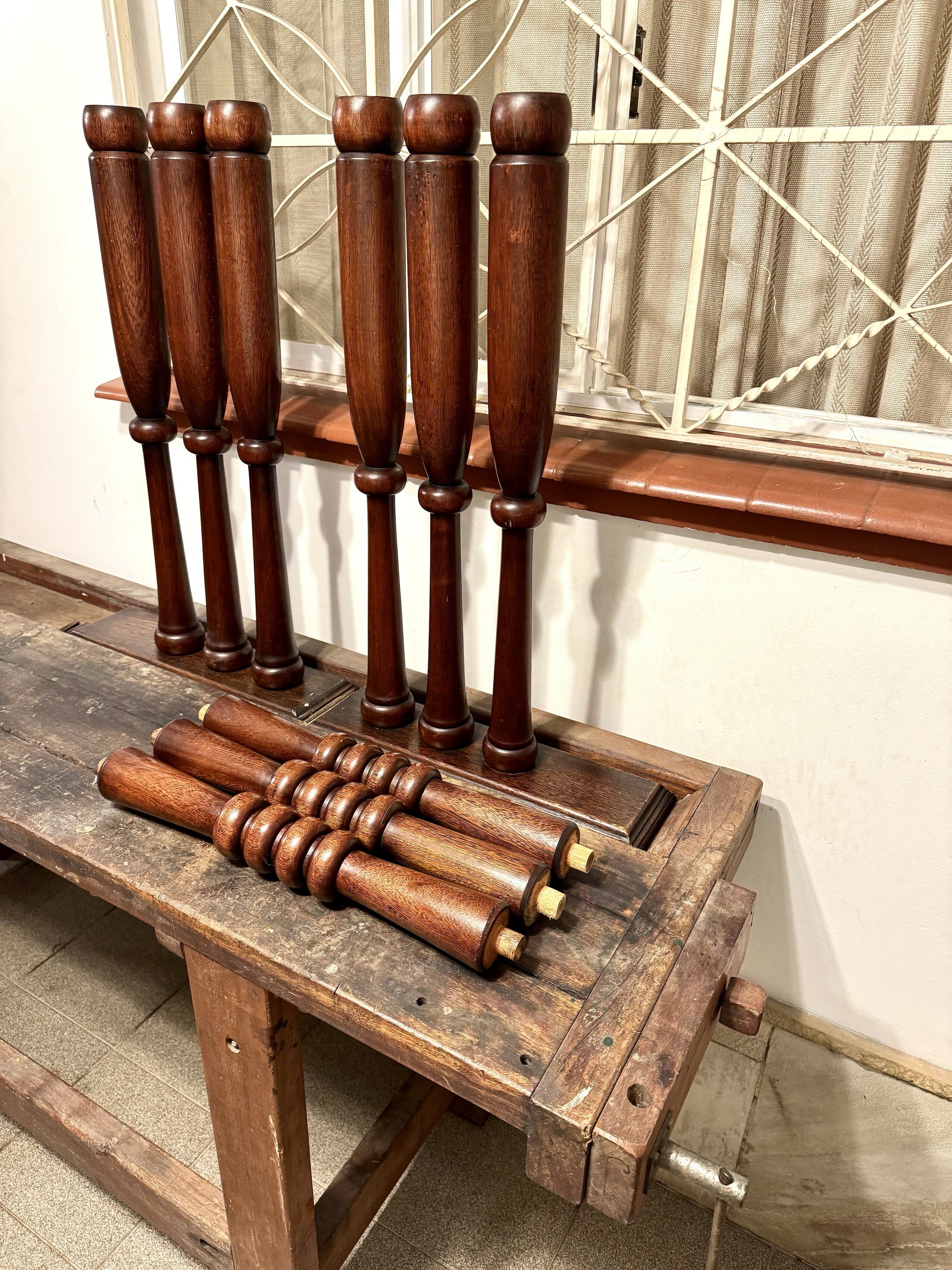 Divisória Balaustrada em linda madeira maciça