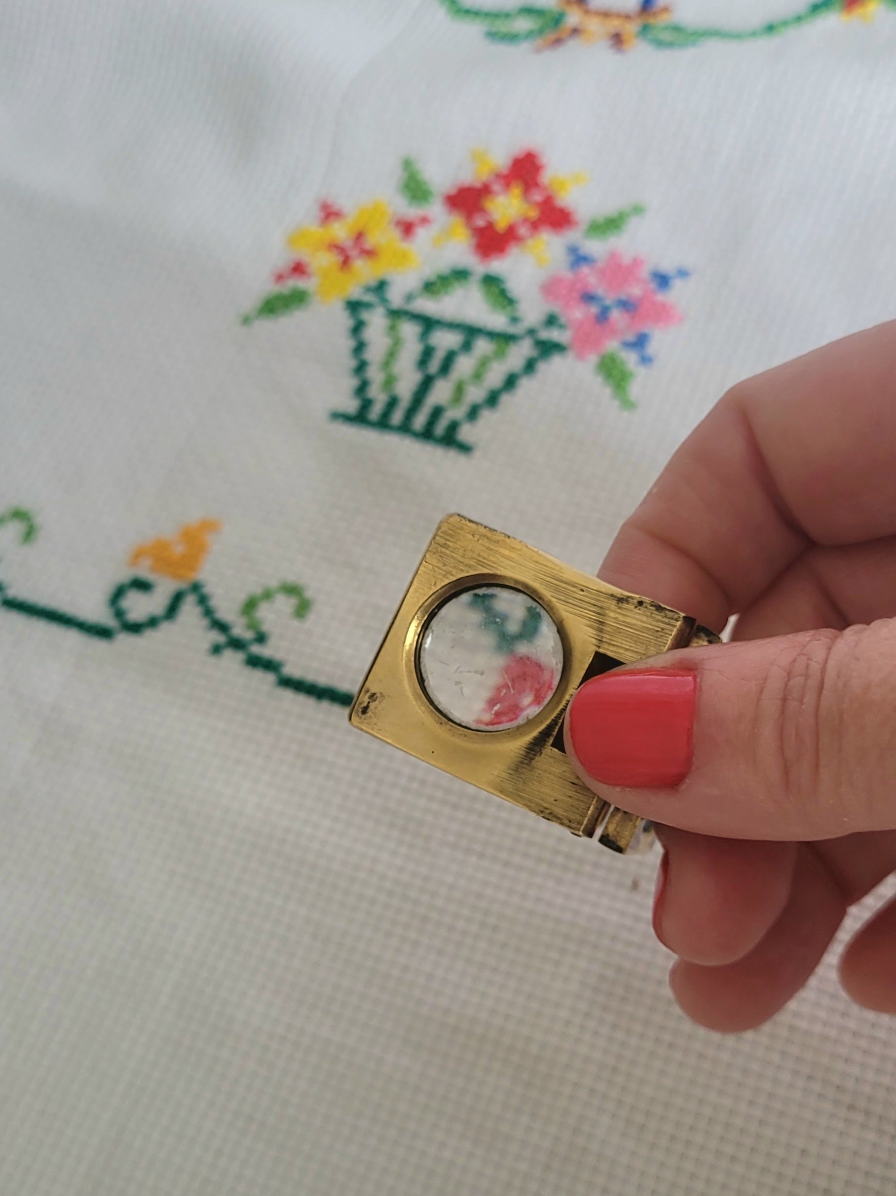 Raro Conta-Fios Europeu Vintage de Bolso com Lente de Vidro em Latão Maciço