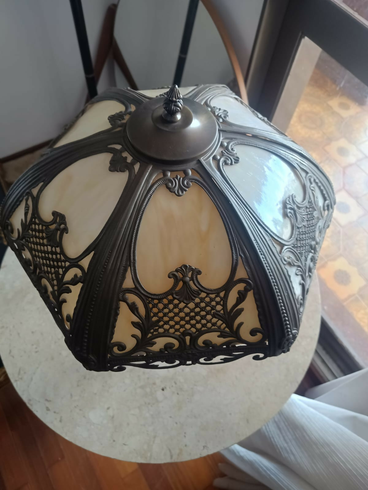 Abajur antigo Art Nouveau em. Bronze e Pasta de Vidro
