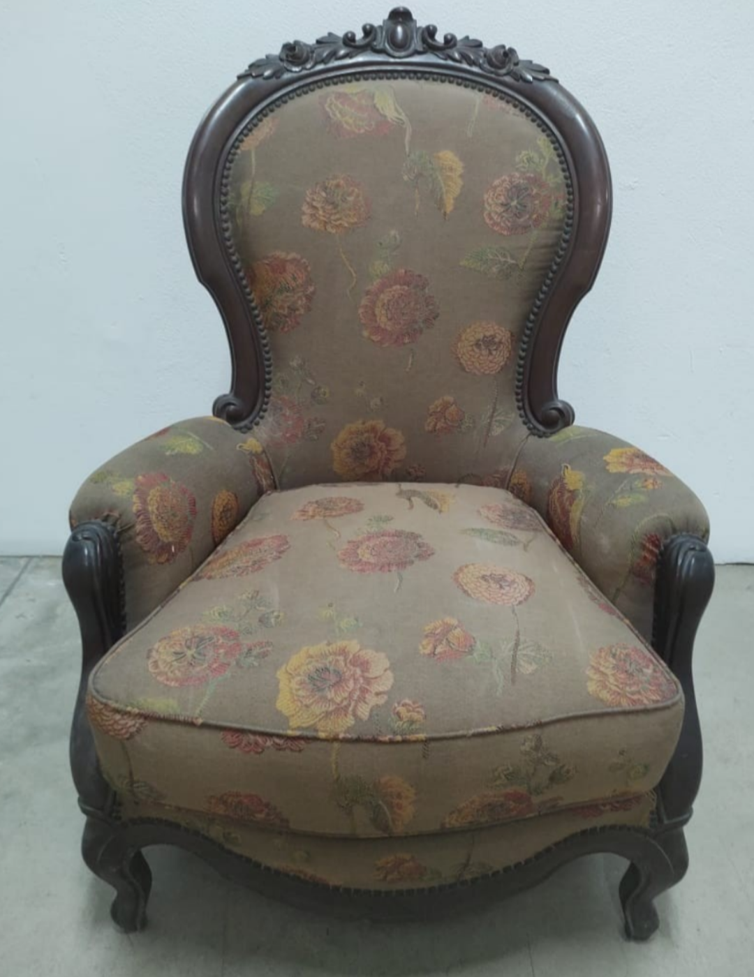 Poltrona Antiga em Madeira Maciça Década de 50 com tecido floral marrom