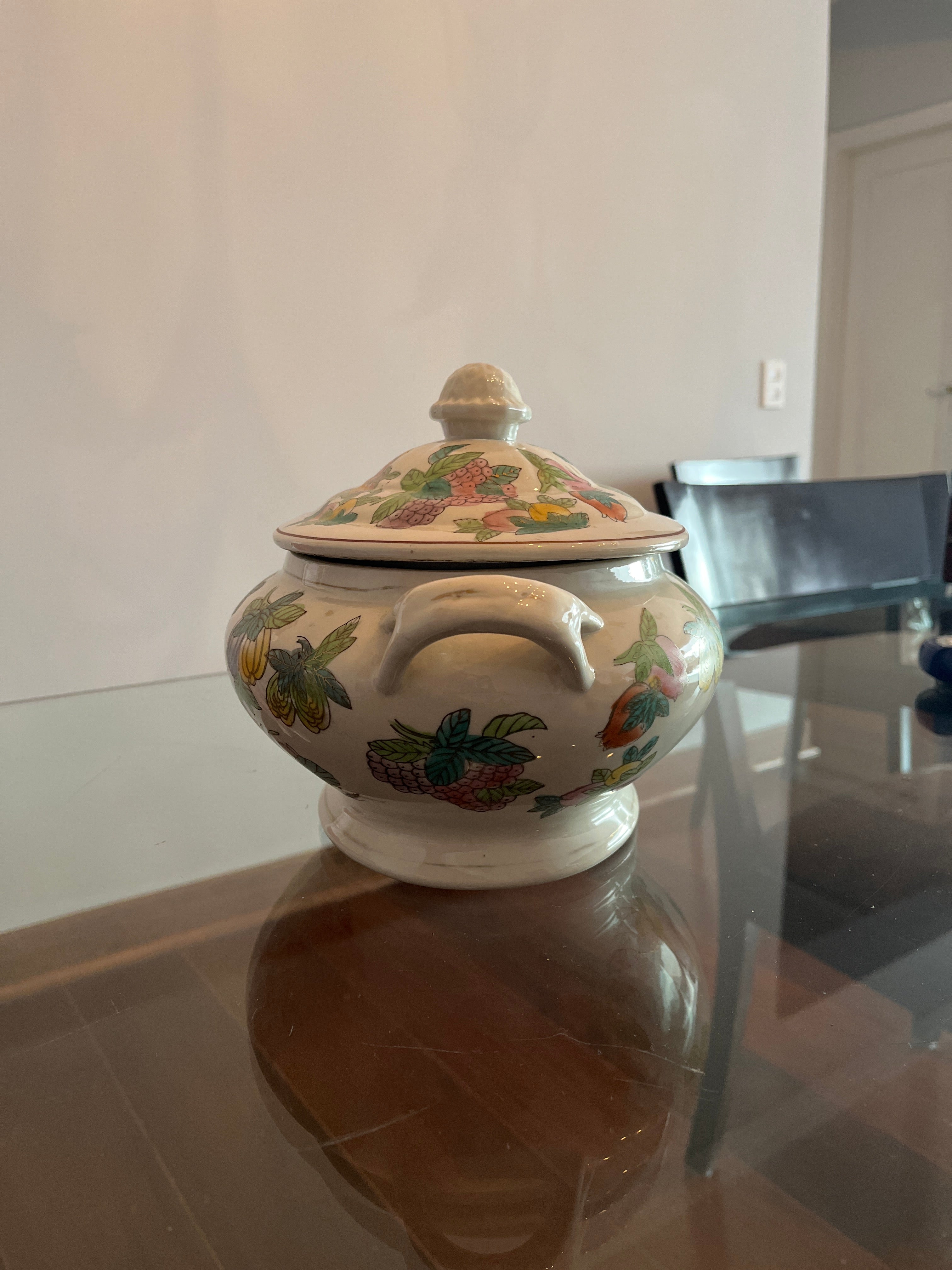 Sopeira chinesa antiga pintada à mão 