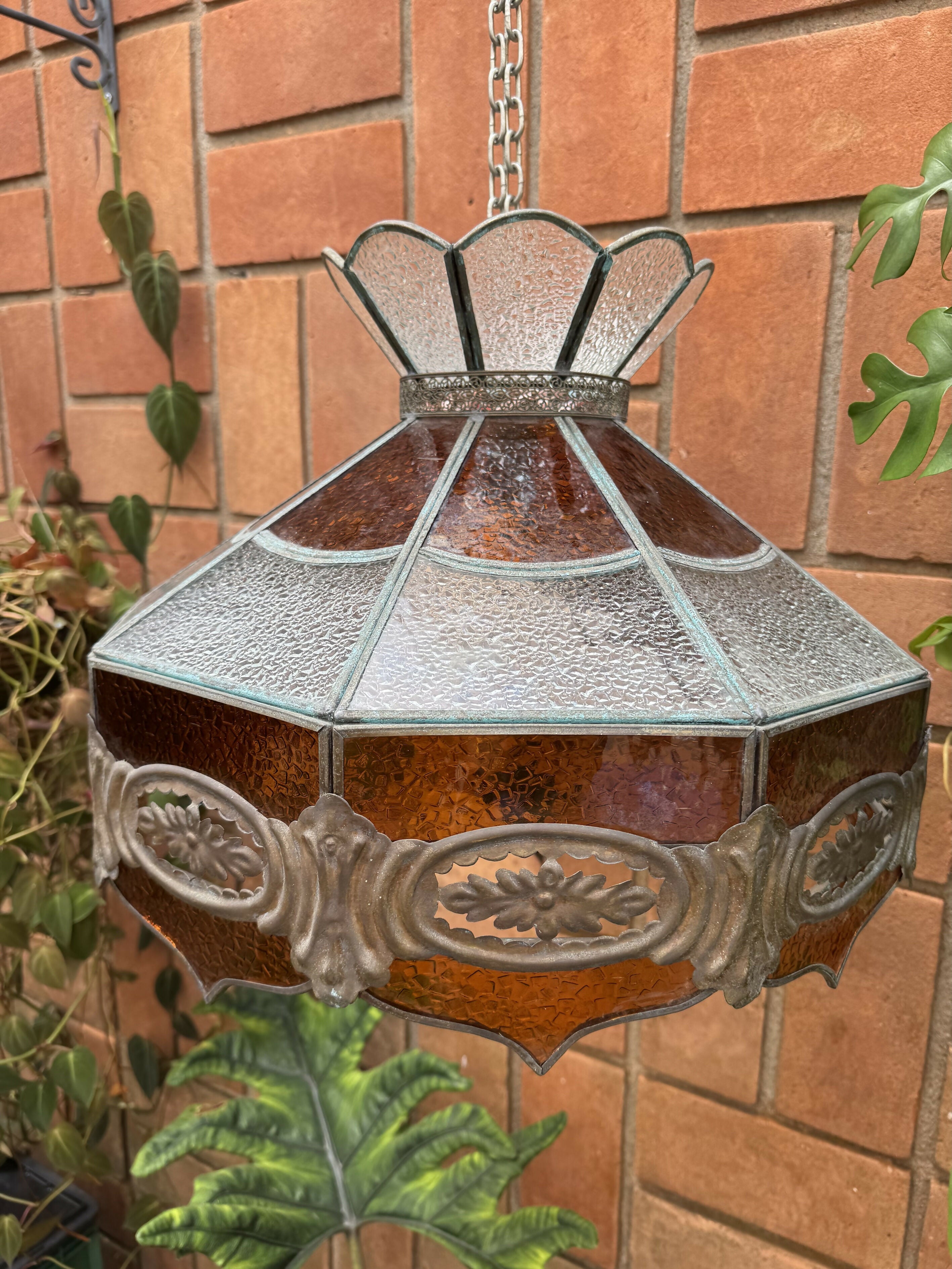 RARA e antiga luminária em vitral e rico trabalho em ferro