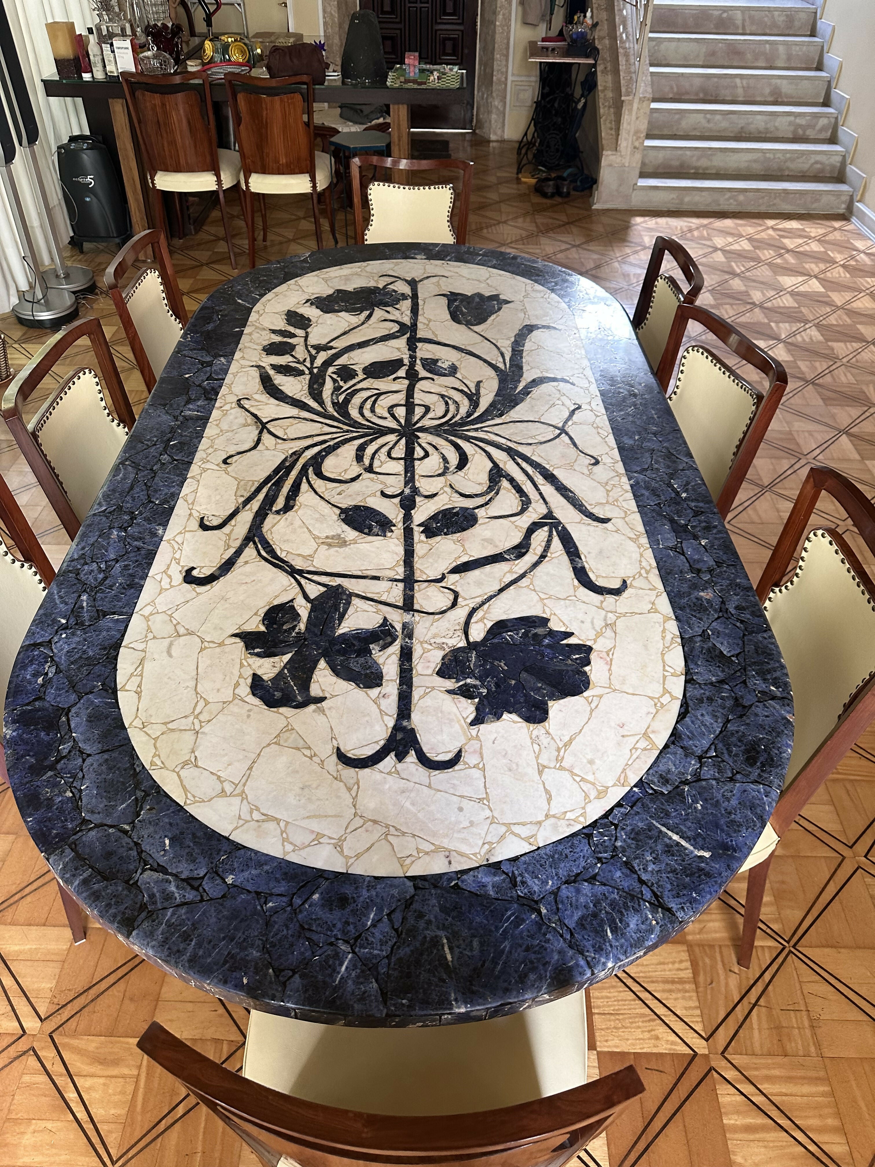 Rara e Maravilhosa Mesa de Jantar em Mármore com desenhos