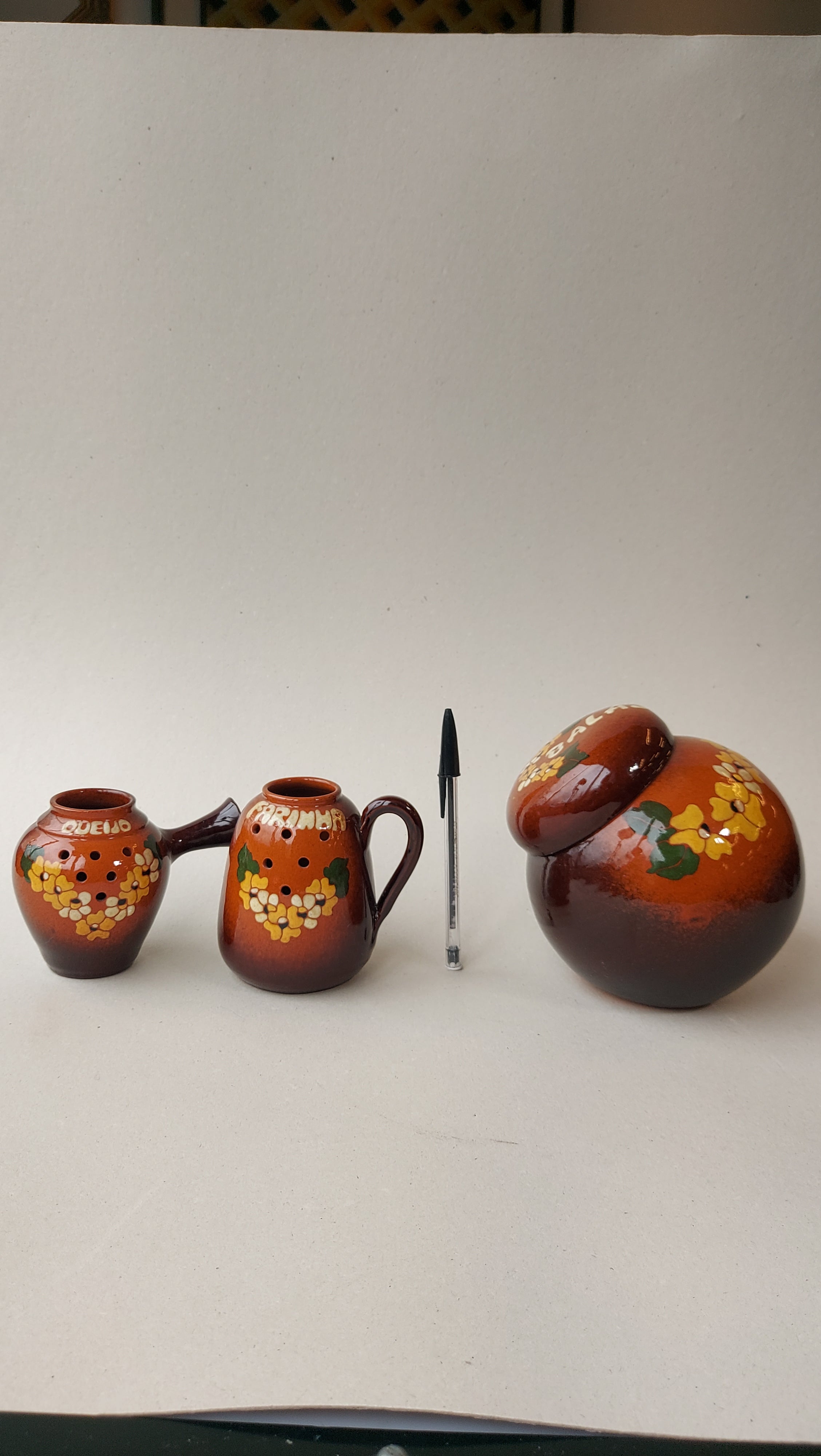 Set with 3 enamelled ceramic pieces