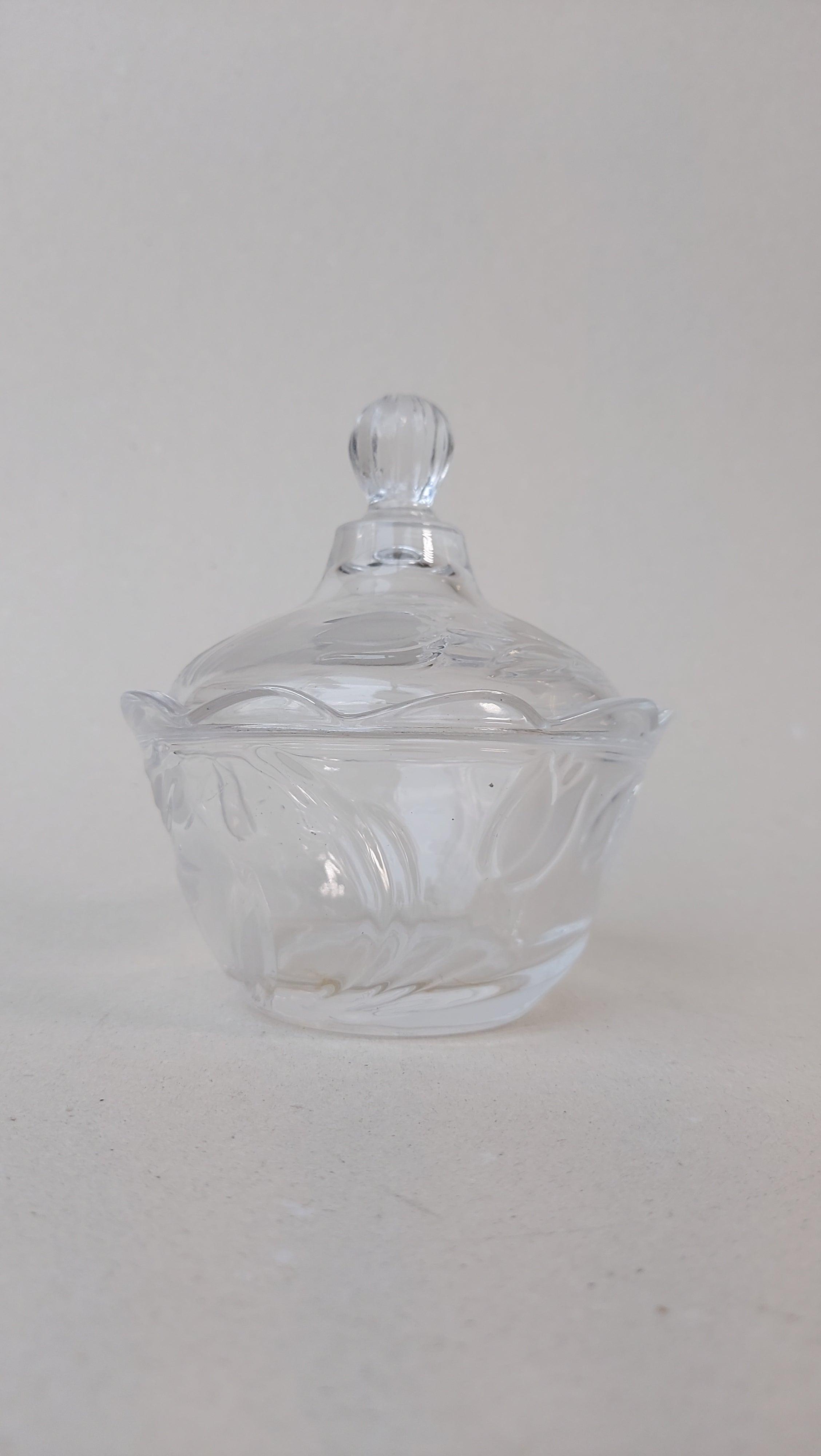 Mini flask with textured glass lid