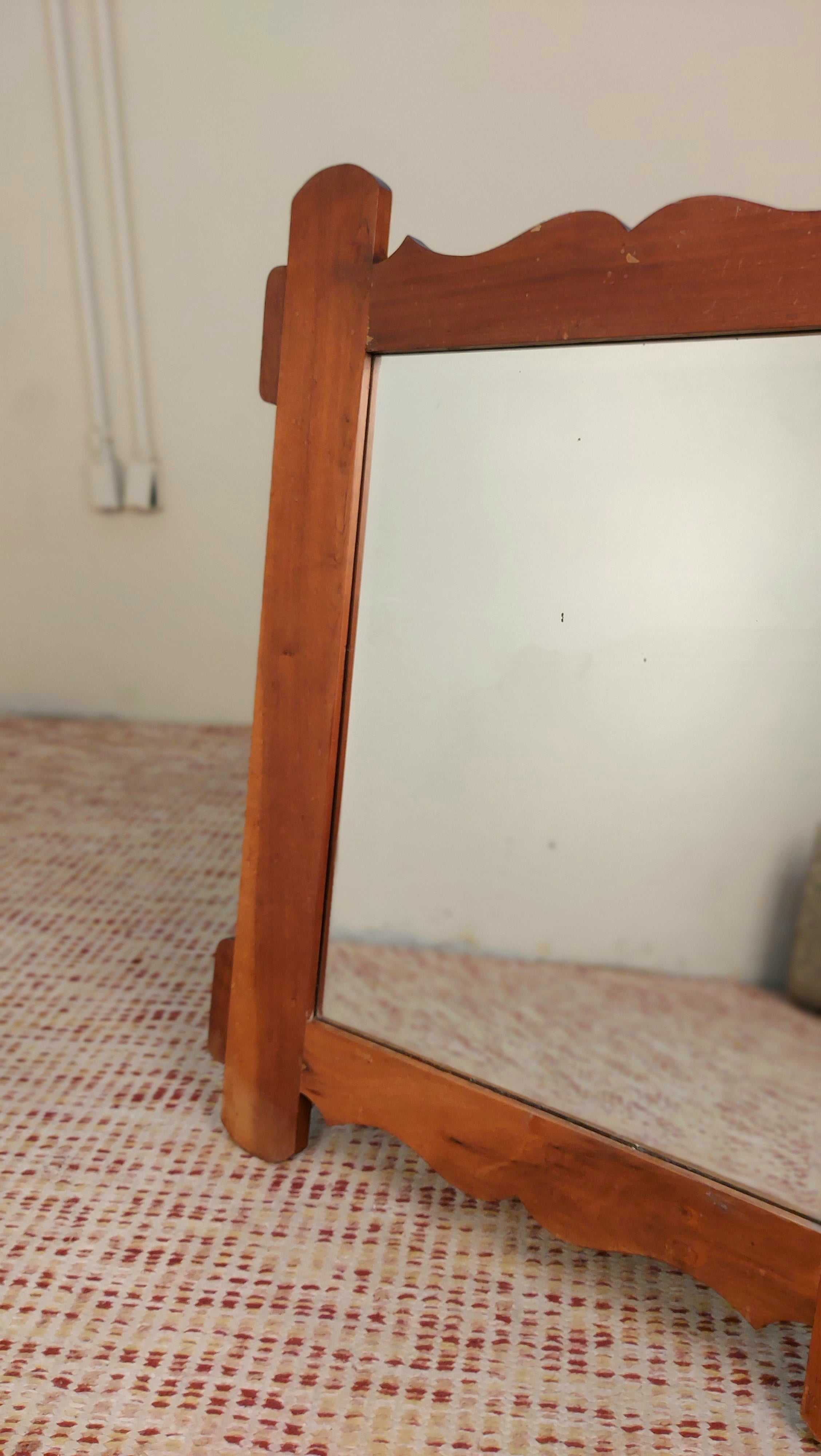Espelho bisotado anos 70 em madeira clara (83cm X 66cm)