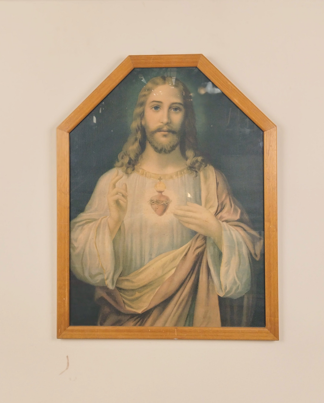 Quadro antigo "Jesus Cristo" em madeira clara (66cm X 51cm)