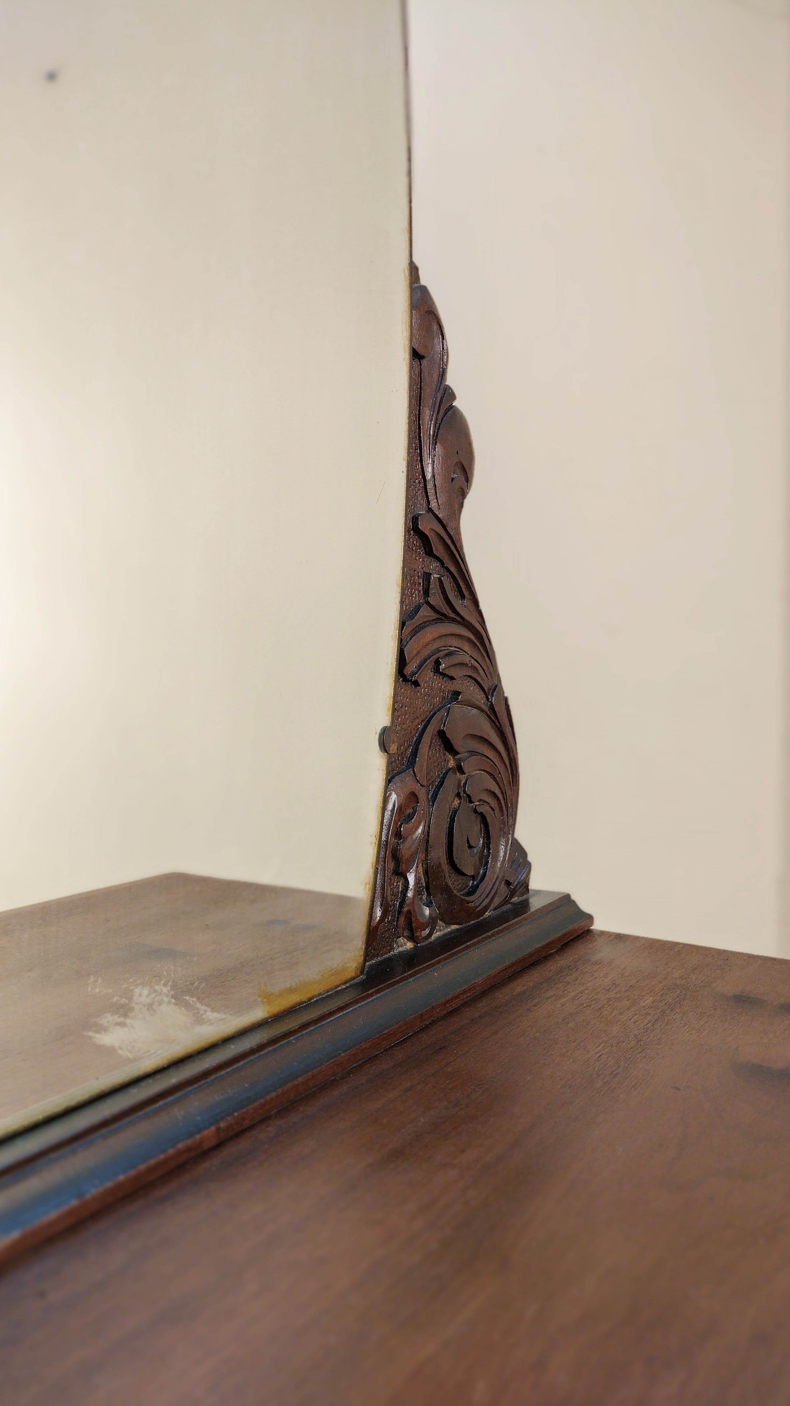 Dressing table from the 1940s in carved Imbuia (L- 132cm)