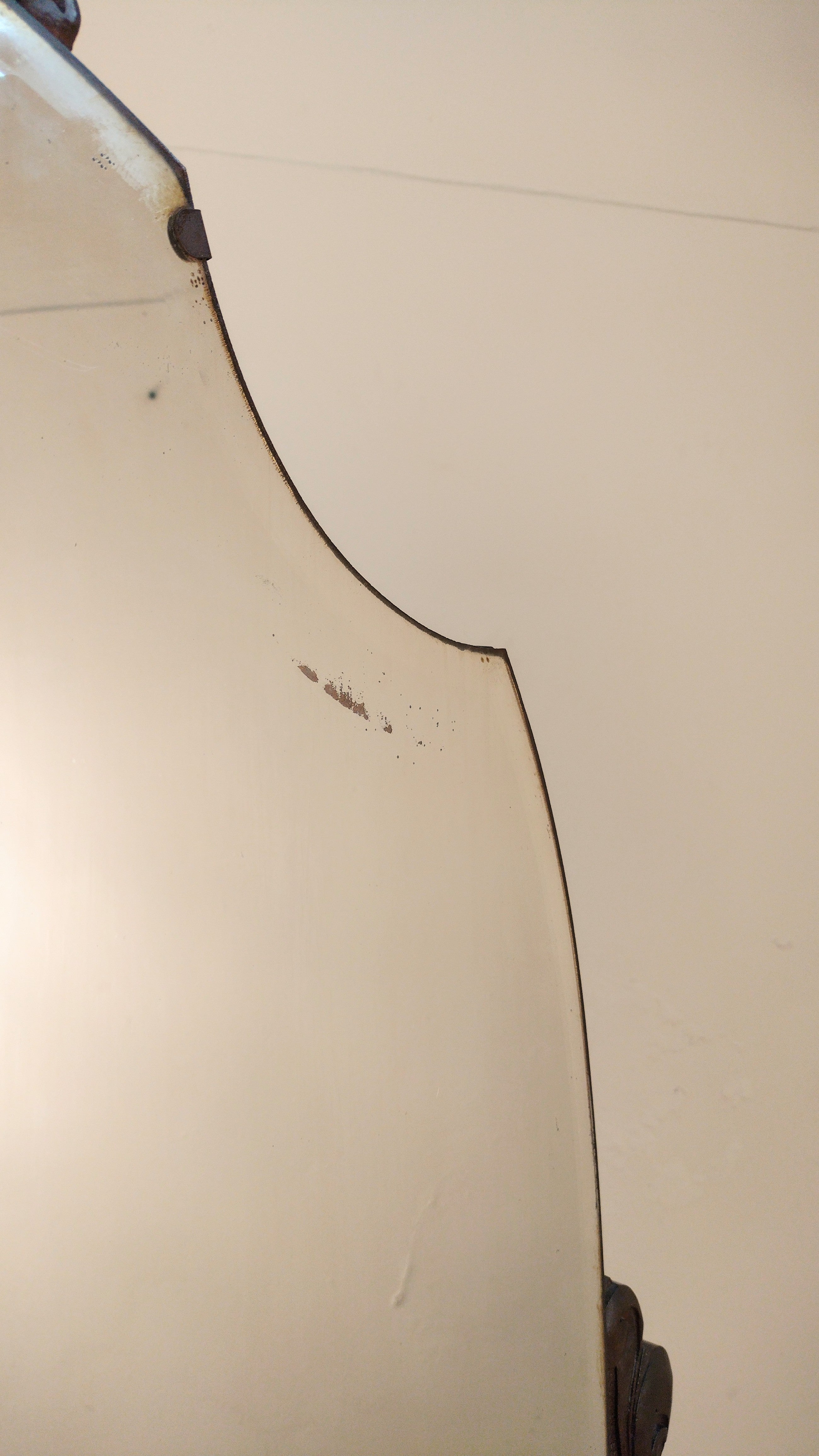 Penteadeira anos 50 em Imbuia entalhada (L- 132cm)