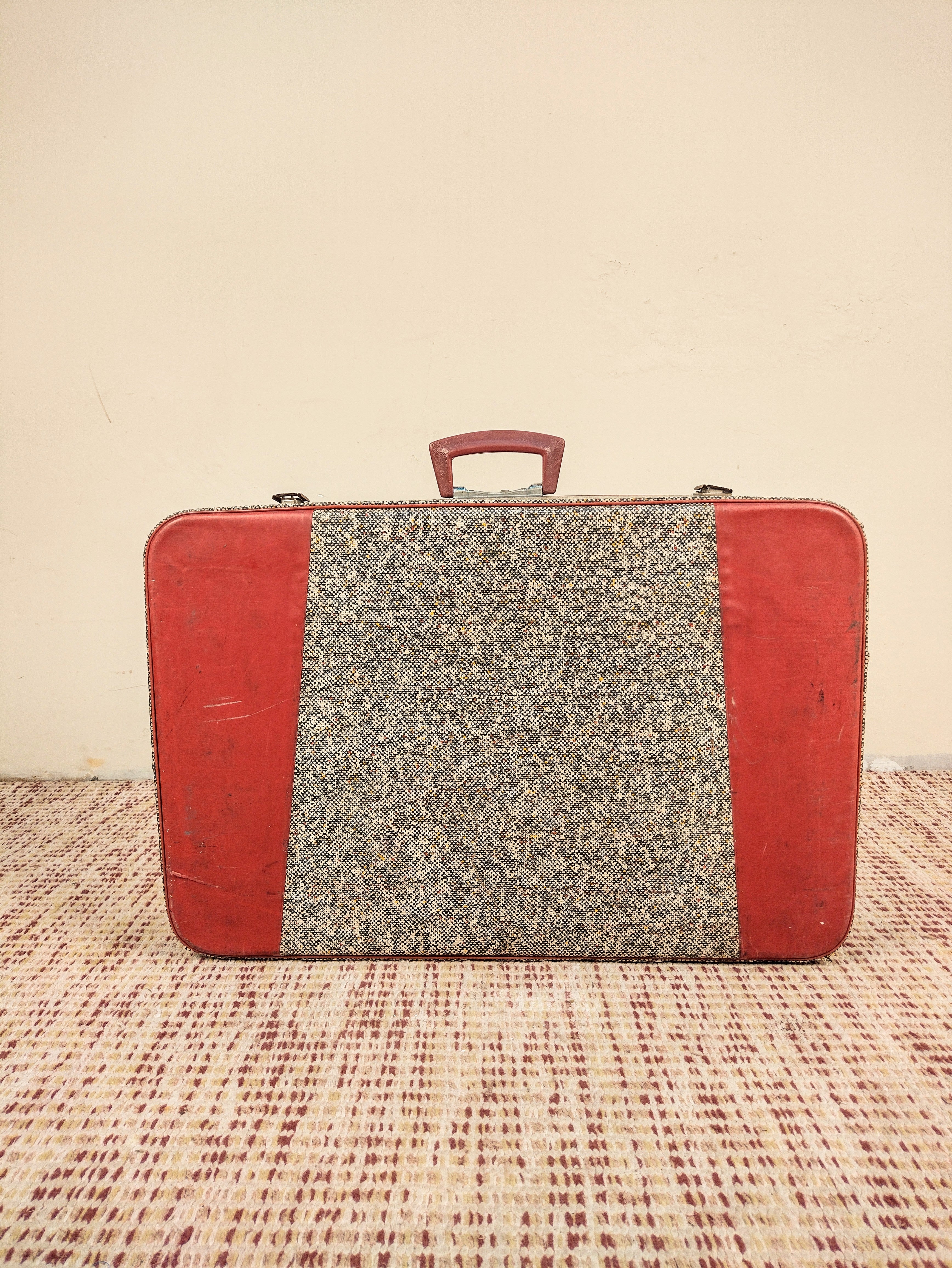 Old travel bag in TAM ecological leather. &
