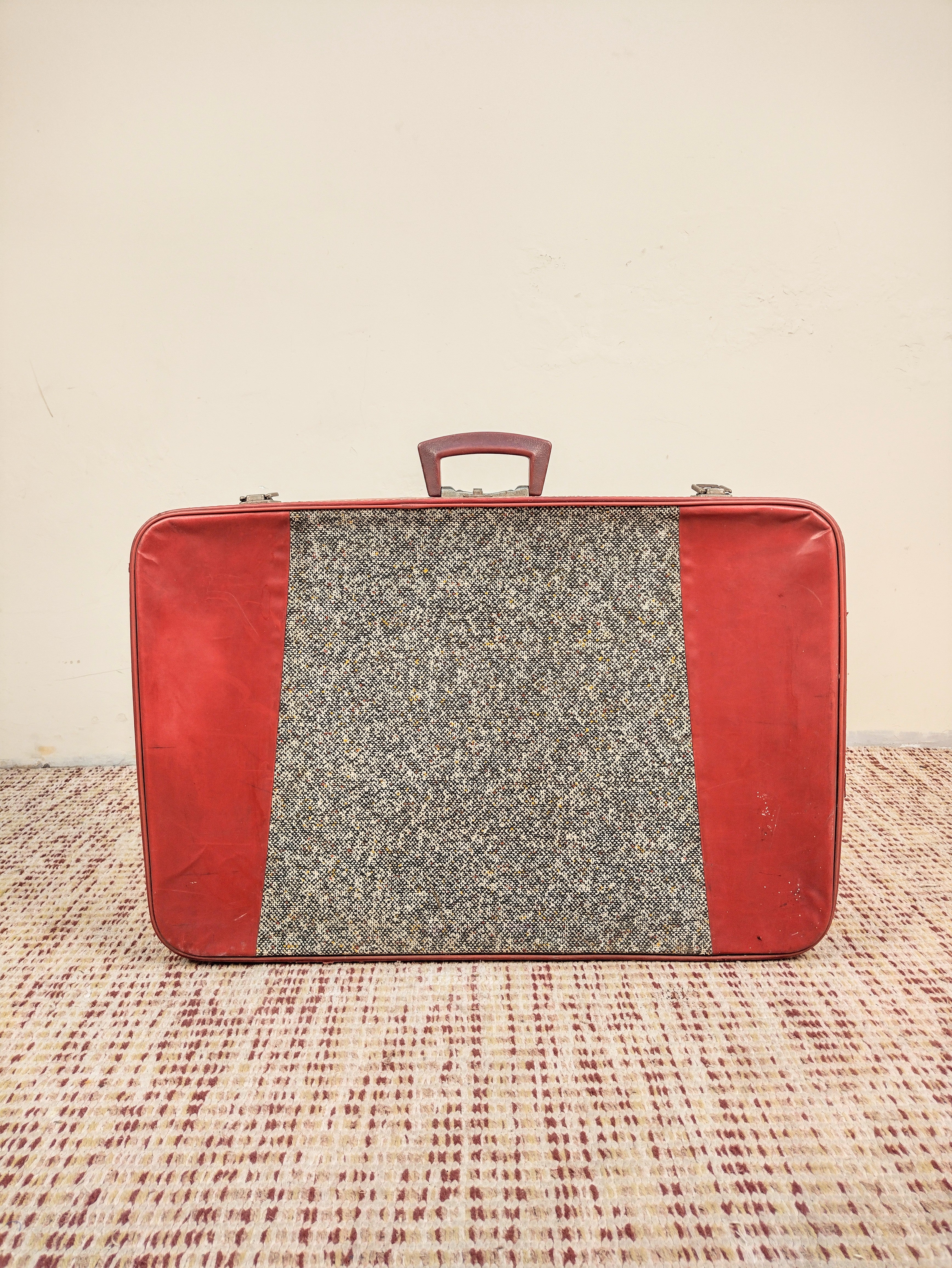 Old travel bag in TAM ecological leather. &